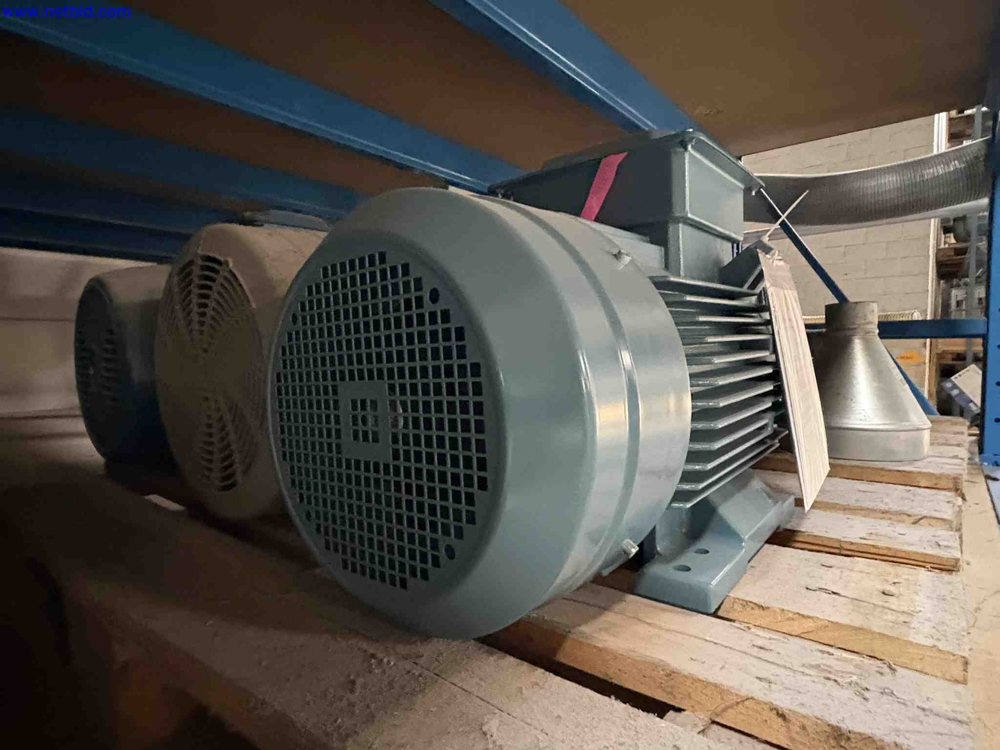 1 Set Assorted Electric Motors, Blowers and Industrial Spare Parts – foto 7 – kavel bij NetBid, Sint Baafs Vijve