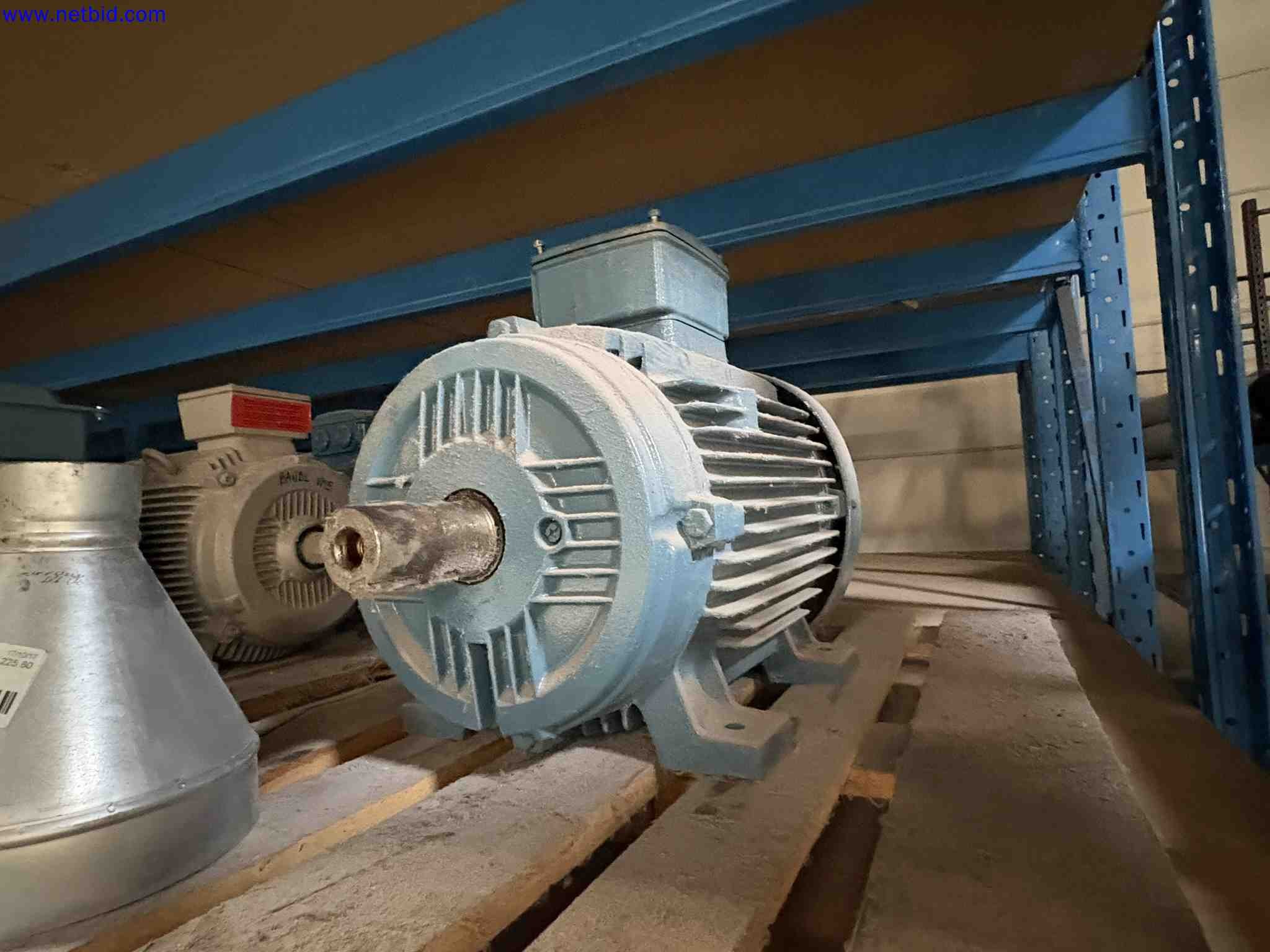 1 Set Assorted Electric Motors, Blowers and Industrial Spare Parts – foto 9 – kavel bij NetBid, Sint Baafs Vijve