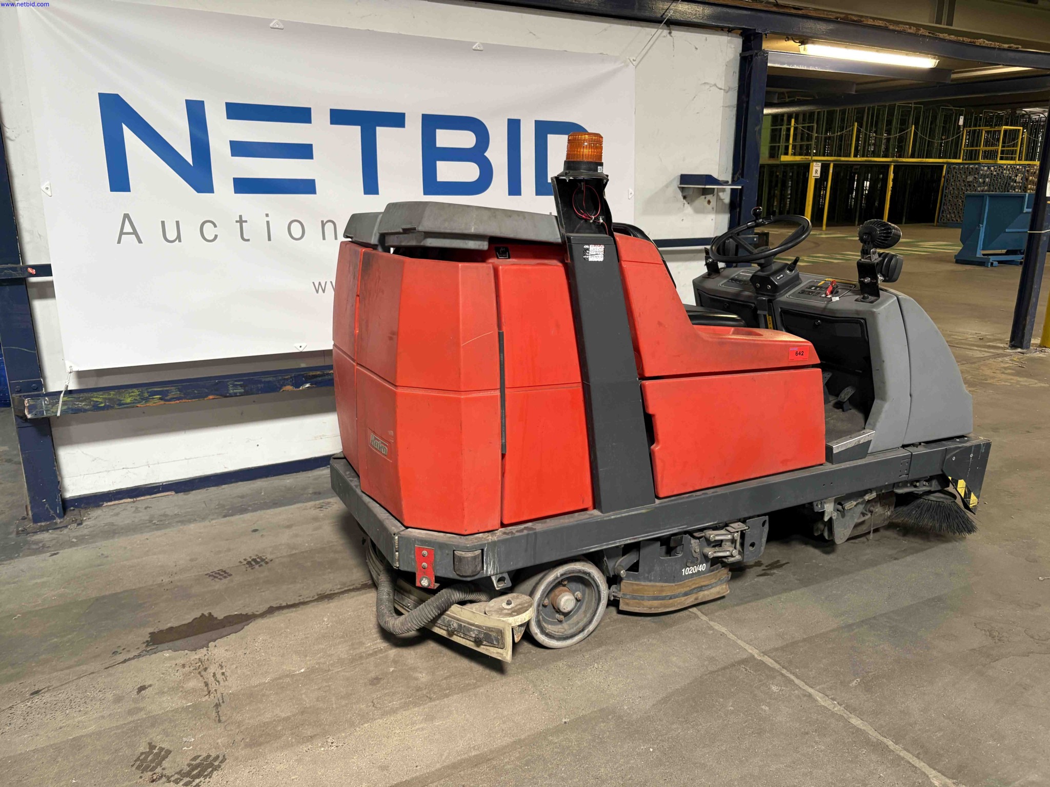 Industrial ride-on floor scrubber/dryer Hako Hakomatic B1100 – foto 2 – kavel bij NetBid, Sint Baafs Vijve