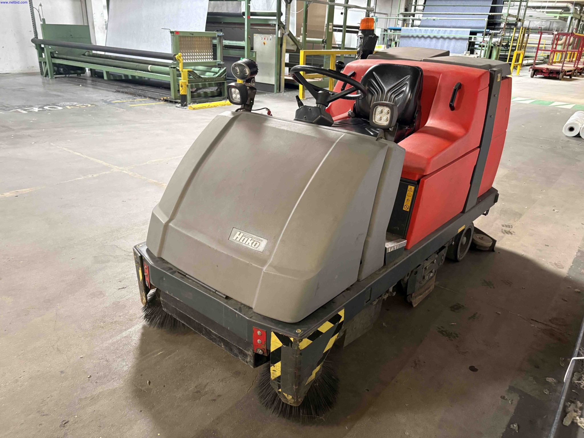Industrial ride-on floor scrubber/dryer Hako Hakomatic B1100 – foto 5 – kavel bij NetBid, Sint Baafs Vijve