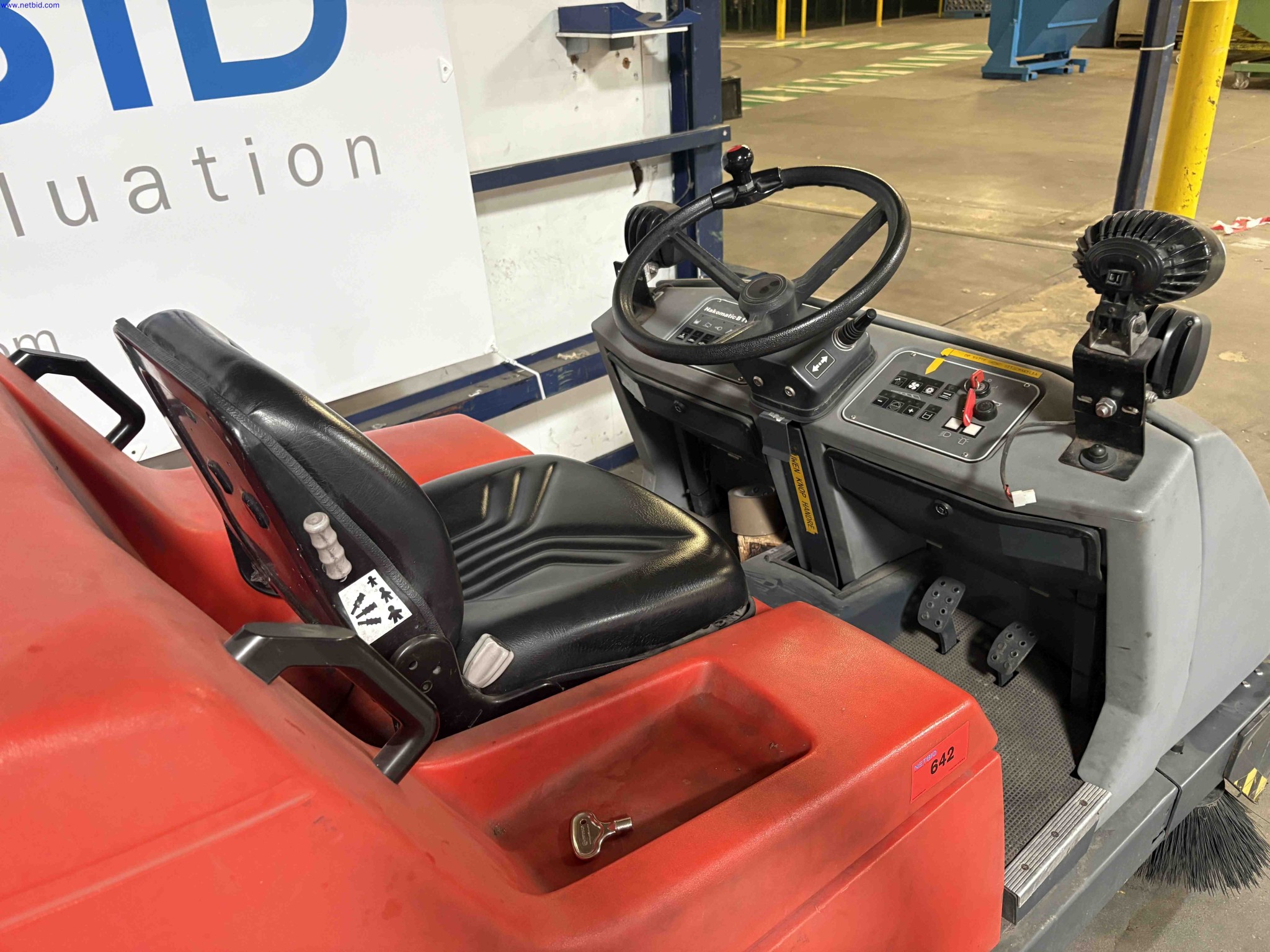 Industrial ride-on floor scrubber/dryer Hako Hakomatic B1100 – foto 6 – kavel bij NetBid, Sint Baafs Vijve