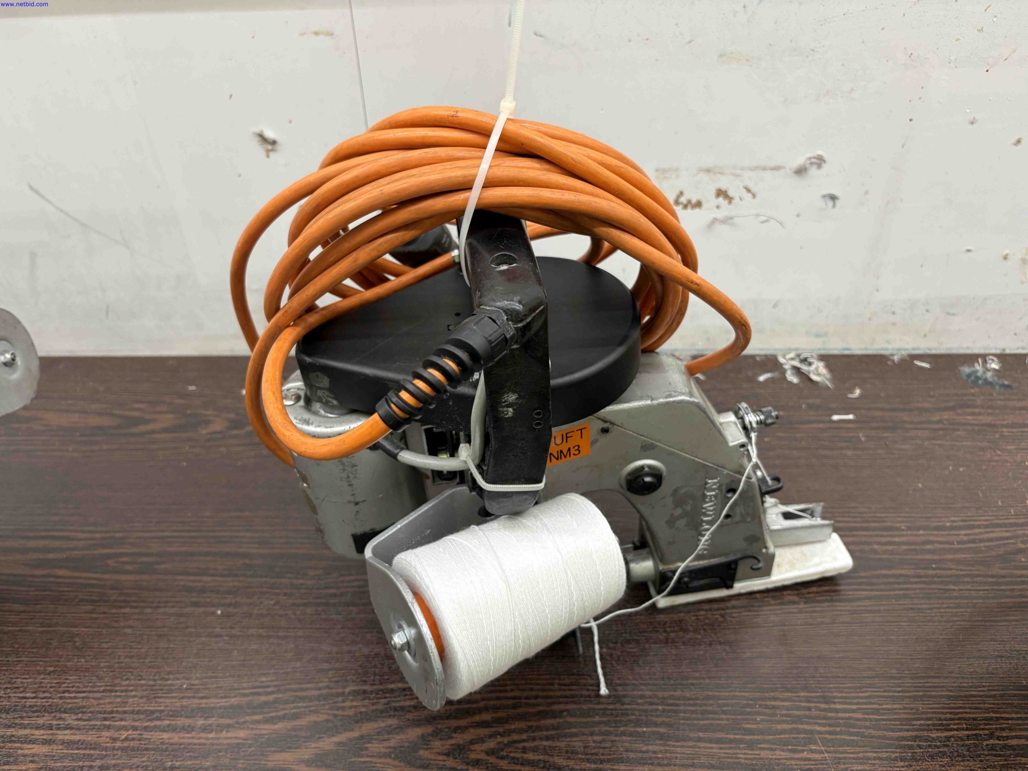 3 Portable electric sewing machines Newlong Industrial Co. Ltd. NP-7A – foto 5 – kavel bij NetBid, Sint Baafs Vijve