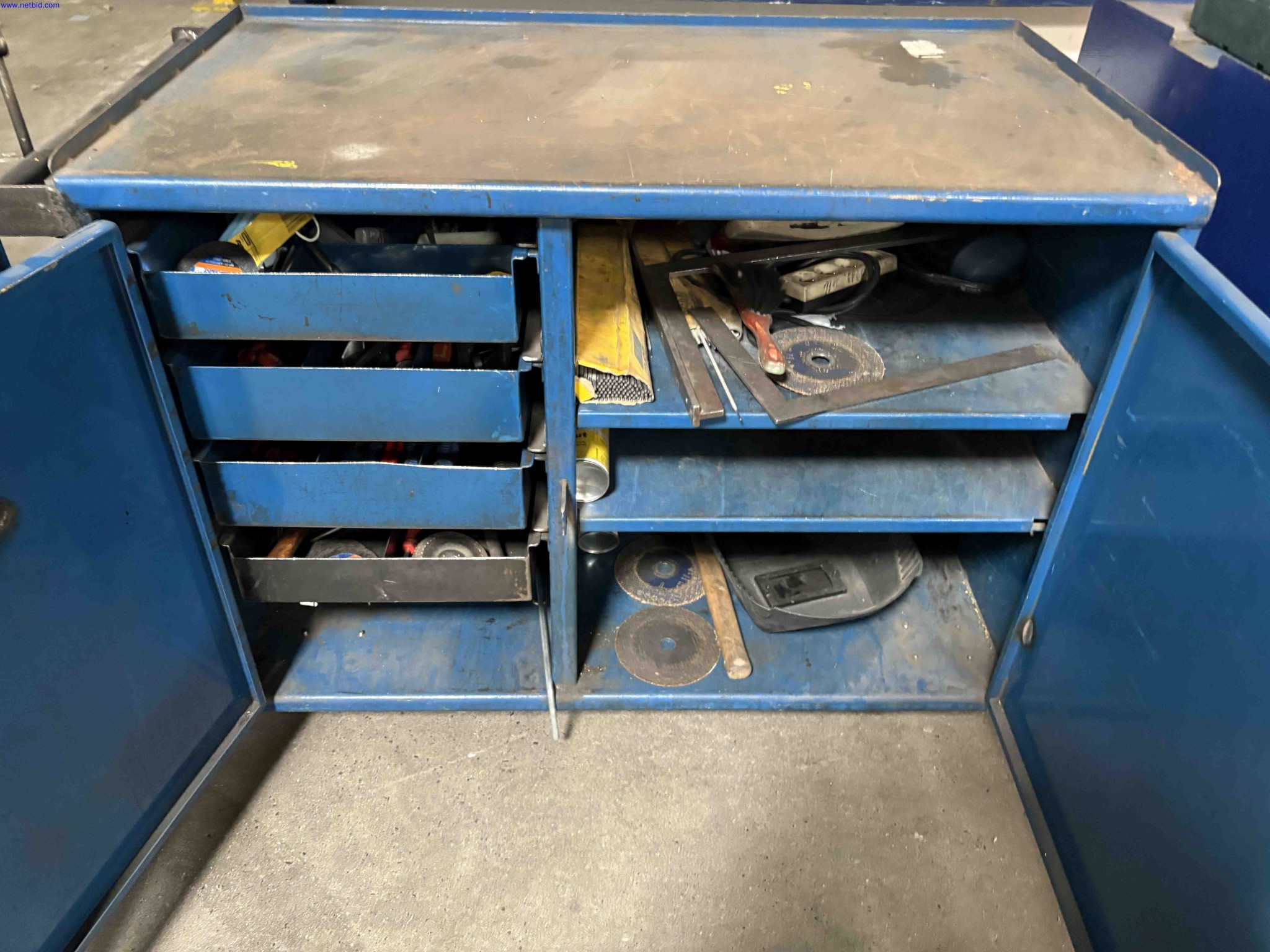 4 Mobile steel tool-storage benches – foto 12 – kavel bij NetBid, Sint Baafs Vijve