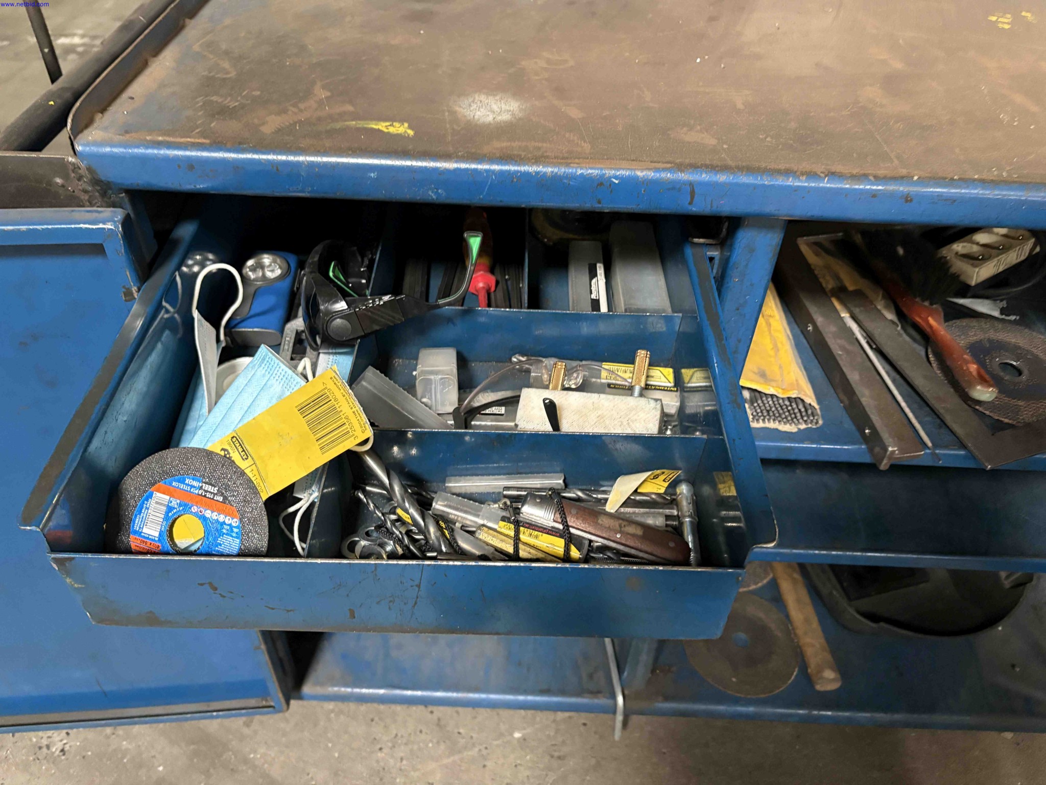 4 Mobile steel tool-storage benches – foto 13 – kavel bij NetBid, Sint Baafs Vijve