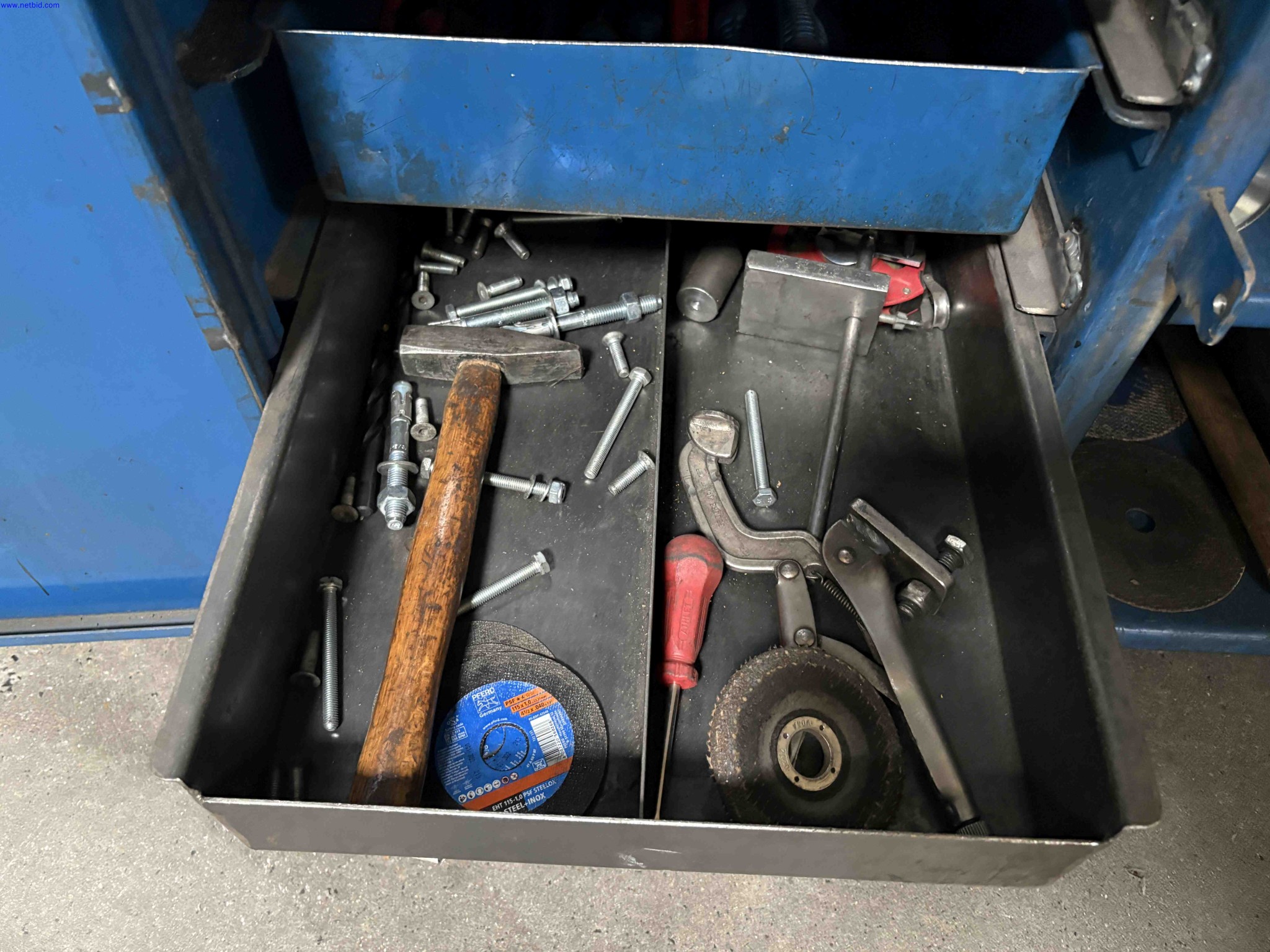 4 Mobile steel tool-storage benches – foto 16 – kavel bij NetBid, Sint Baafs Vijve