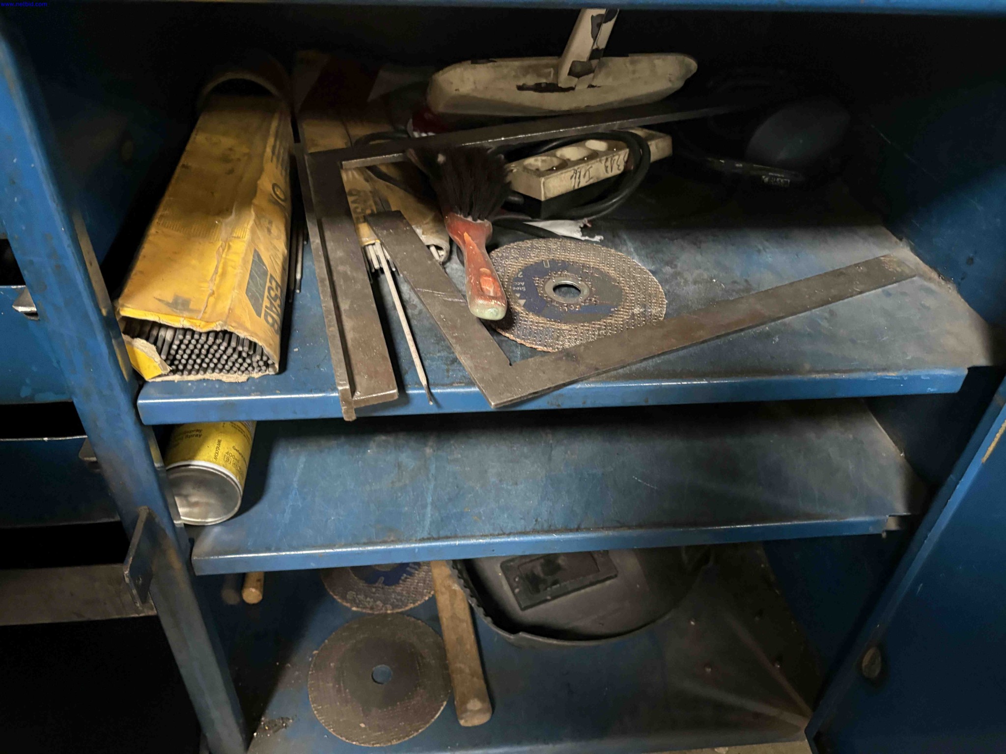 4 Mobile steel tool-storage benches – foto 17 – kavel bij NetBid, Sint Baafs Vijve