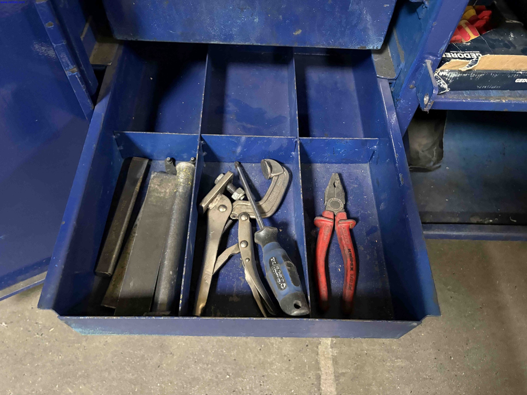 4 Mobile steel tool-storage benches – foto 21 – kavel bij NetBid, Sint Baafs Vijve