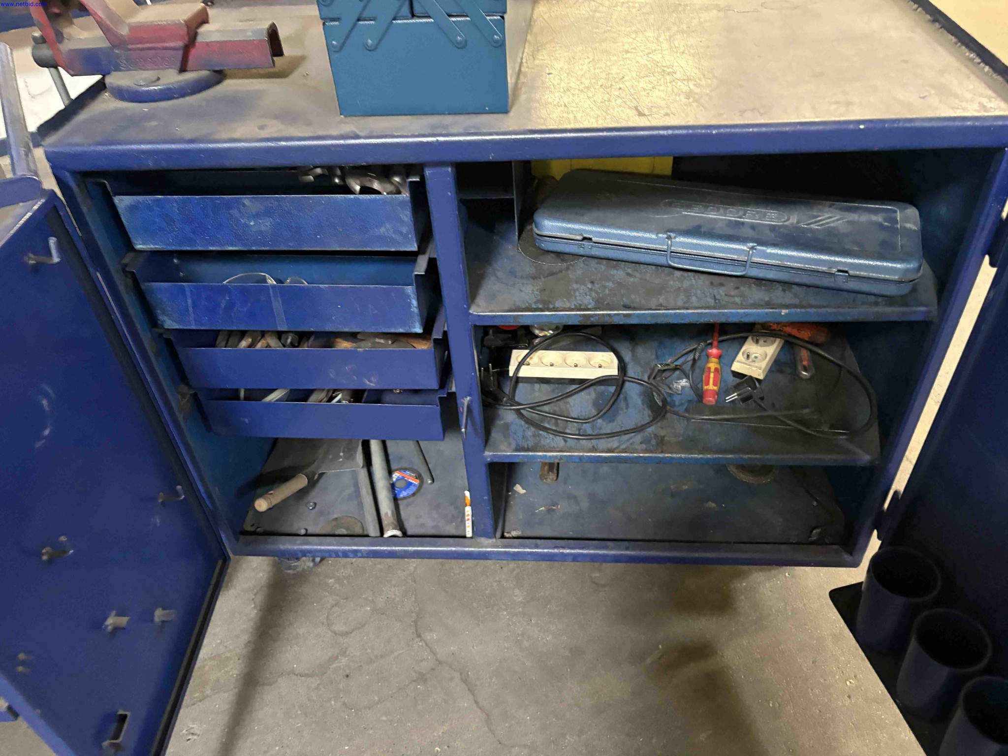 4 Mobile steel tool-storage benches – foto 25 – kavel bij NetBid, Sint Baafs Vijve