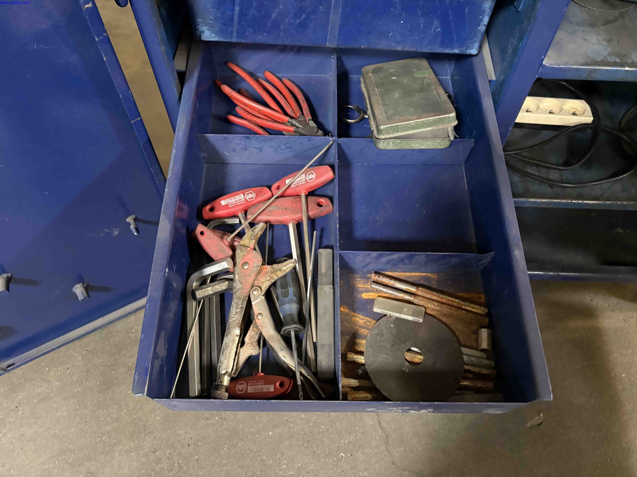 4 Mobile steel tool-storage benches – foto 28 – kavel bij NetBid, Sint Baafs Vijve