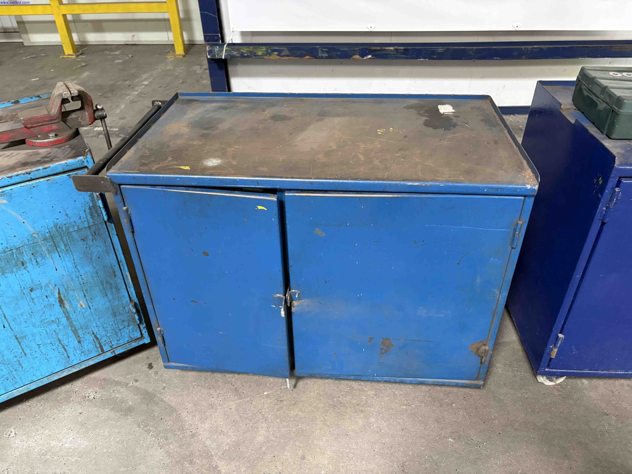 4 Mobile steel tool-storage benches – foto 4 – kavel bij NetBid, Sint Baafs Vijve