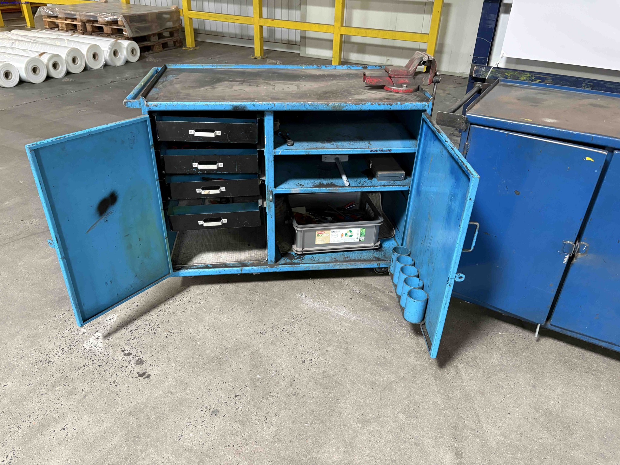 4 Mobile steel tool-storage benches – foto 6 – kavel bij NetBid, Sint Baafs Vijve