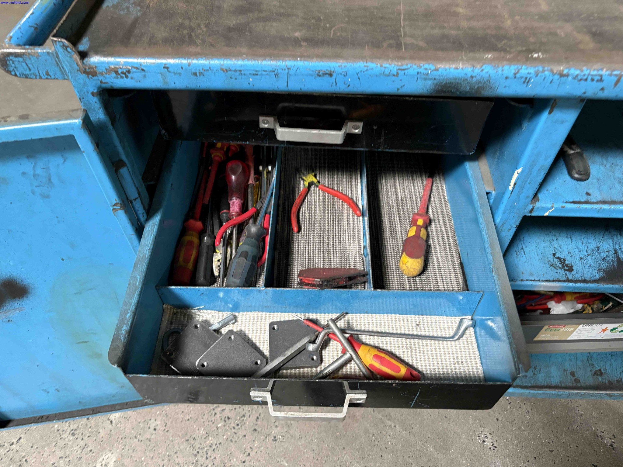 4 Mobile steel tool-storage benches – foto 8 – kavel bij NetBid, Sint Baafs Vijve