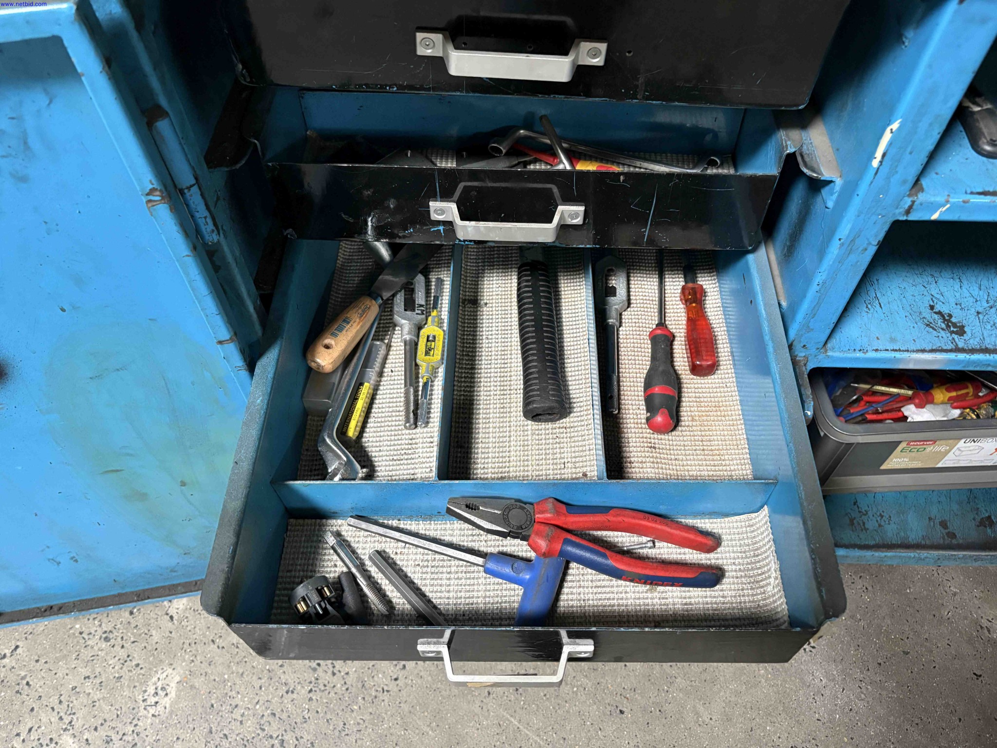 4 Mobile steel tool-storage benches – foto 9 – kavel bij NetBid, Sint Baafs Vijve