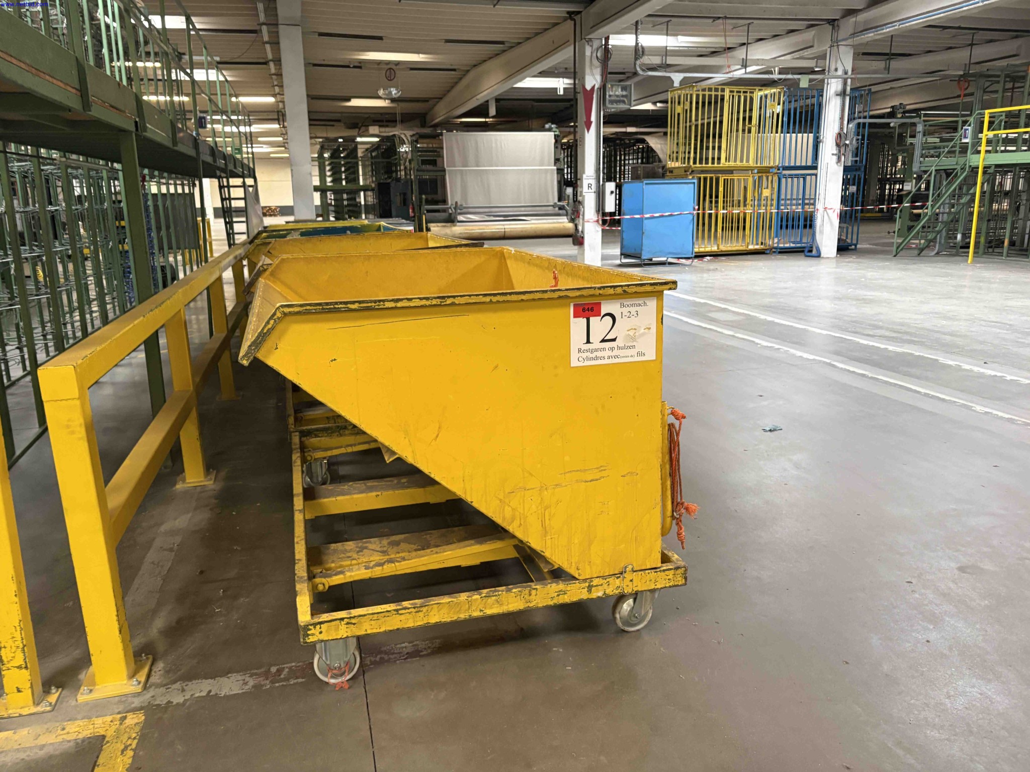 4 Mobile fork-truck tipper skips – foto 2 – kavel bij NetBid, Sint Baafs Vijve