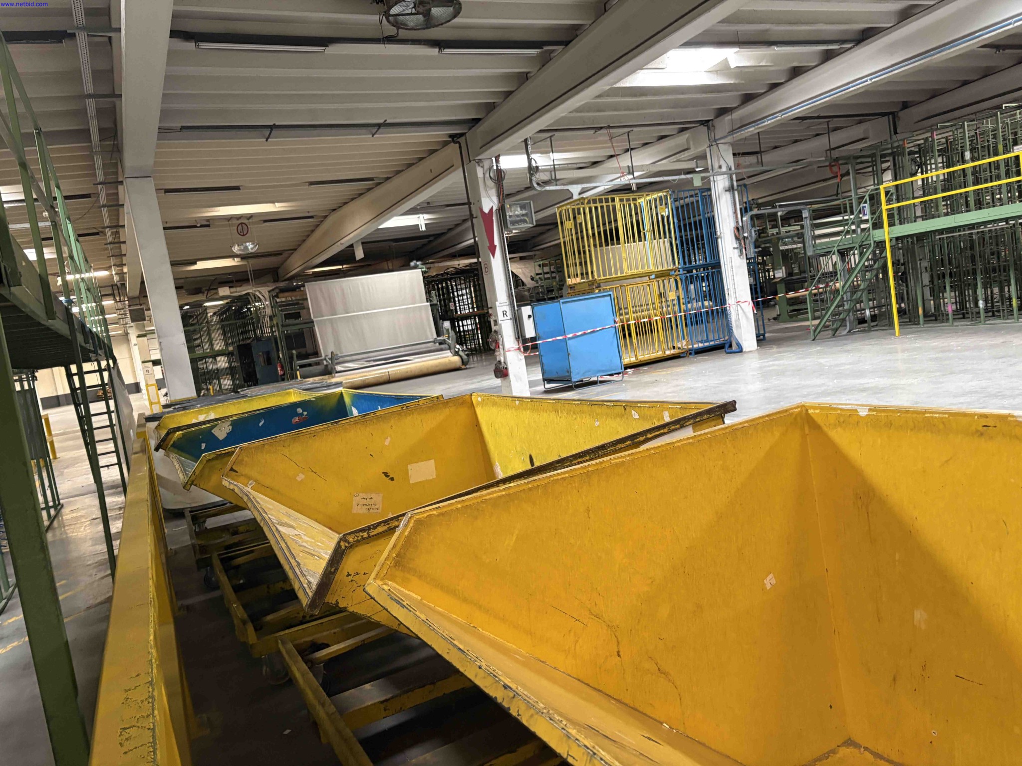 4 Mobile fork-truck tipper skips – foto 3 – kavel bij NetBid, Sint Baafs Vijve