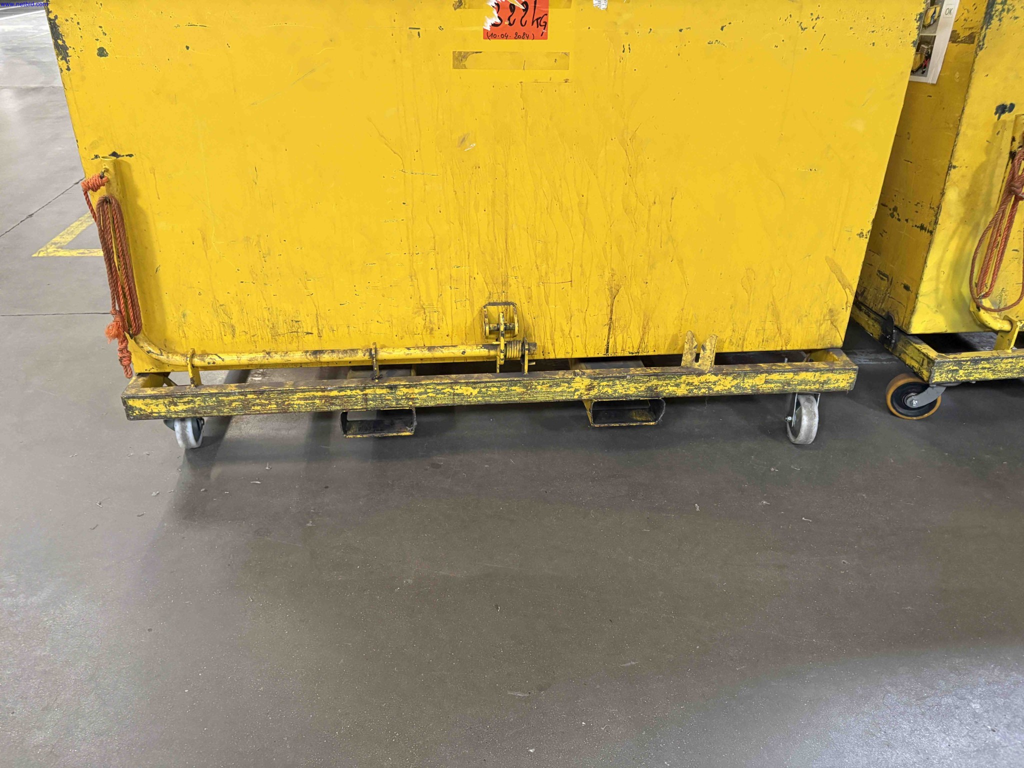 4 Mobile fork-truck tipper skips – foto 4 – kavel bij NetBid, Sint Baafs Vijve
