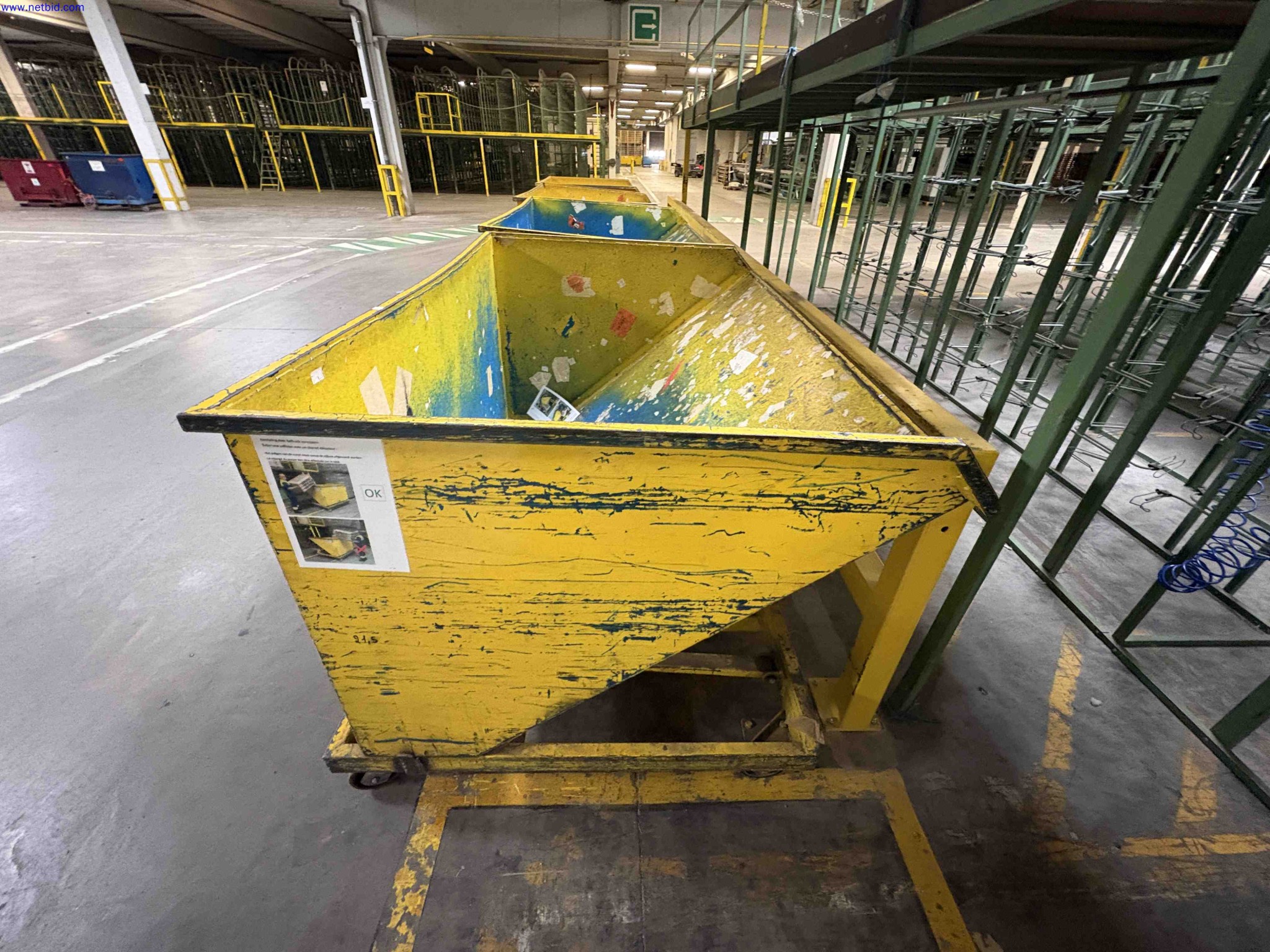 4 Mobile fork-truck tipper skips – foto 8 – kavel bij NetBid, Sint Baafs Vijve
