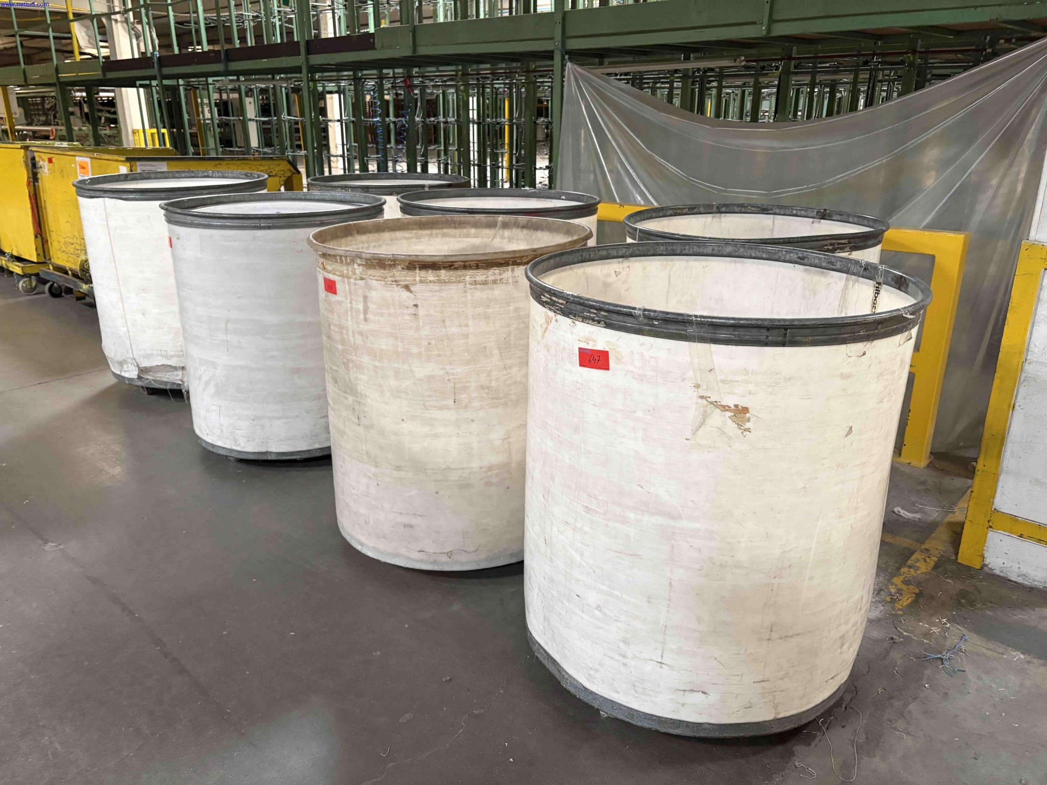 7 Polyurethane Plastic barrels – foto 2 – kavel bij NetBid, Sint Baafs Vijve