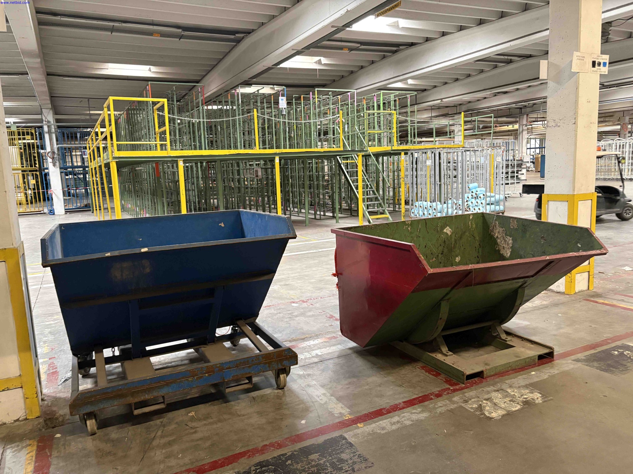 2 Fork-truck tipper skips – foto 2 – kavel bij NetBid, Sint Baafs Vijve