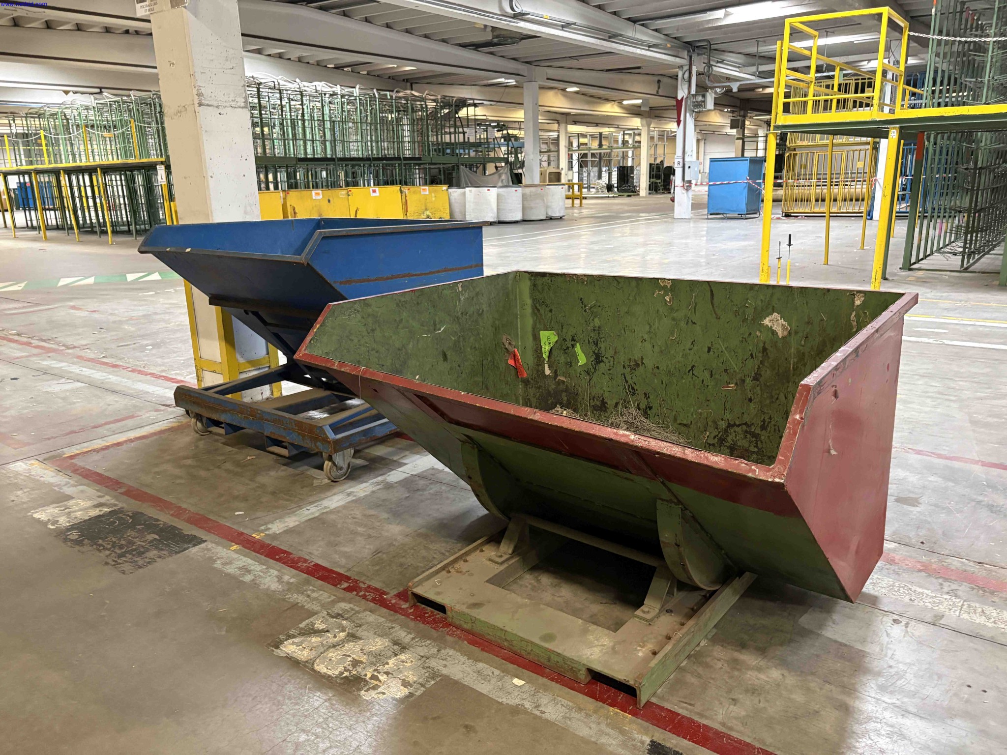2 Fork-truck tipper skips – foto 3 – kavel bij NetBid, Sint Baafs Vijve