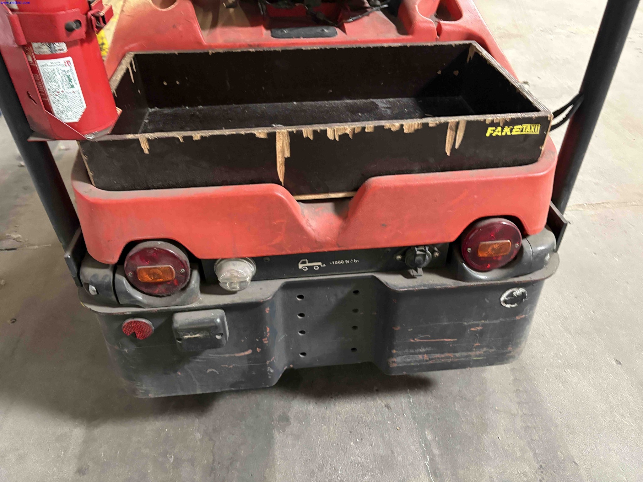 Battery-electric ride-on tow tractor Linde P60 – foto 12 – kavel bij NetBid, Sint Baafs Vijve