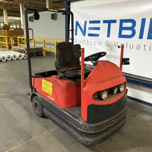Bateriový elektrický tažný traktor s obsluhou Linde P60