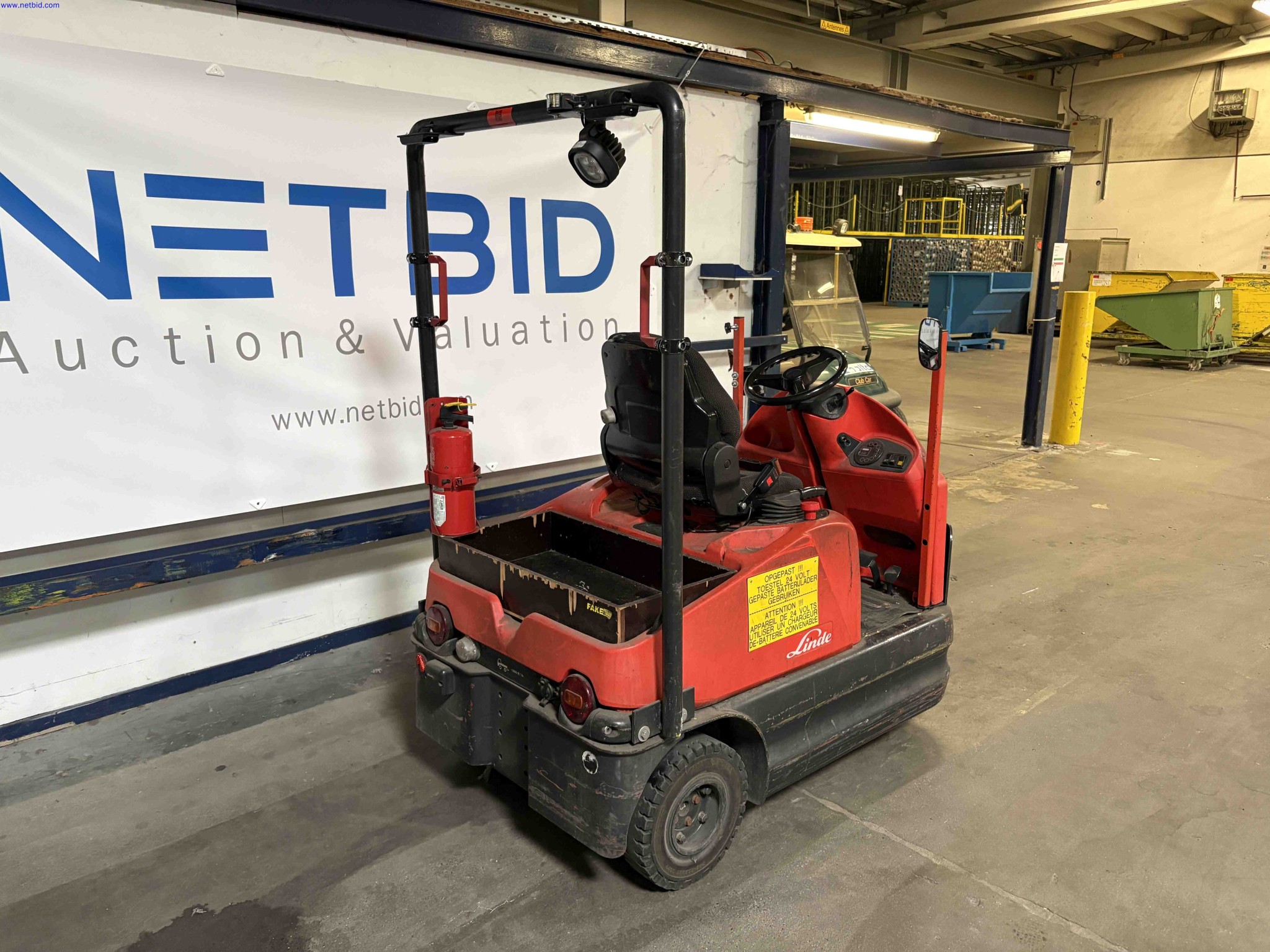 Battery-electric ride-on tow tractor Linde P60 – foto 3 – kavel bij NetBid, Sint Baafs Vijve