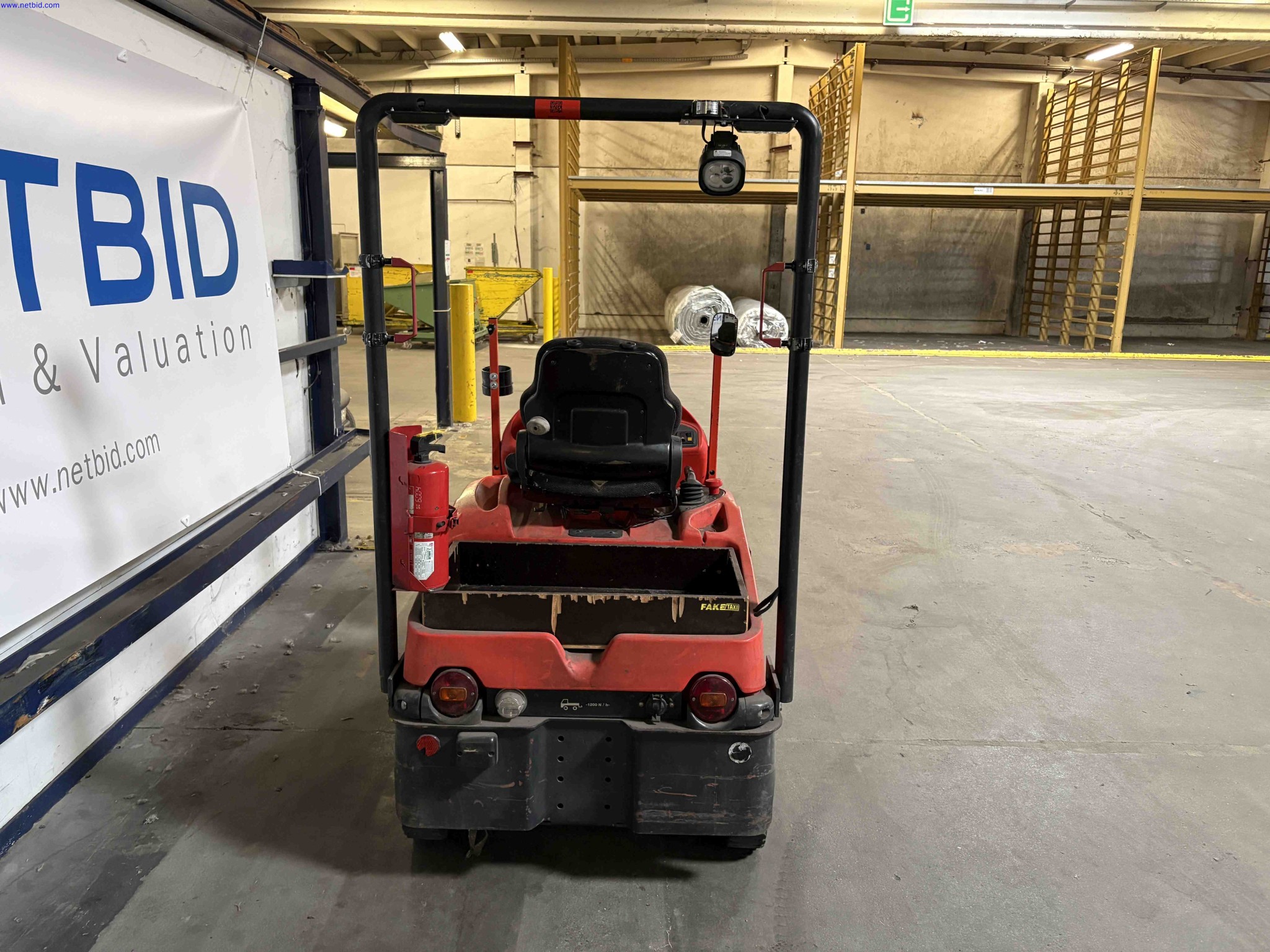 Battery-electric ride-on tow tractor Linde P60 – foto 4 – kavel bij NetBid, Sint Baafs Vijve