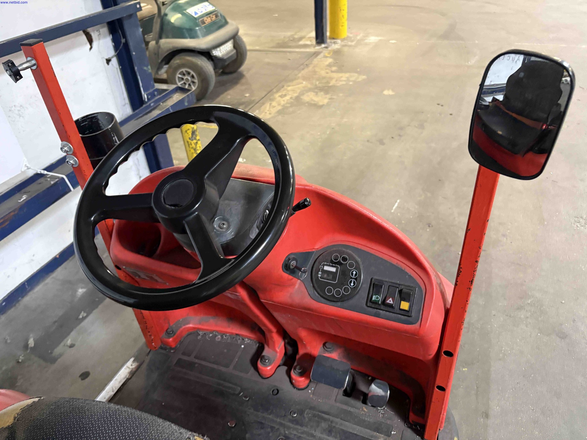 Battery-electric ride-on tow tractor Linde P60 – foto 7 – kavel bij NetBid, Sint Baafs Vijve
