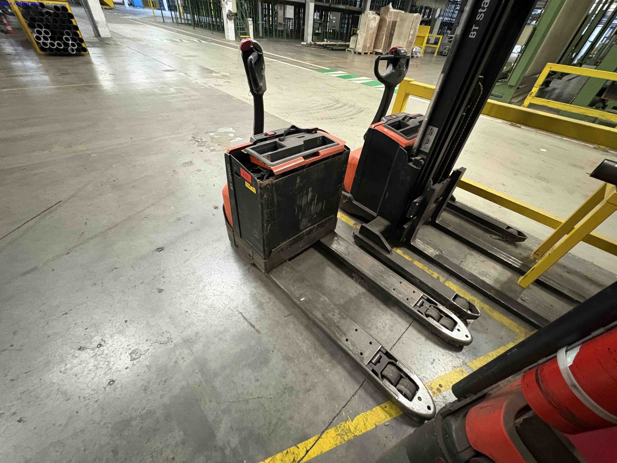 2 Battery-electric pallet stacker trucks BT Staxio; Levio LWE200 – foto 2 – kavel bij NetBid, Sint Baafs Vijve