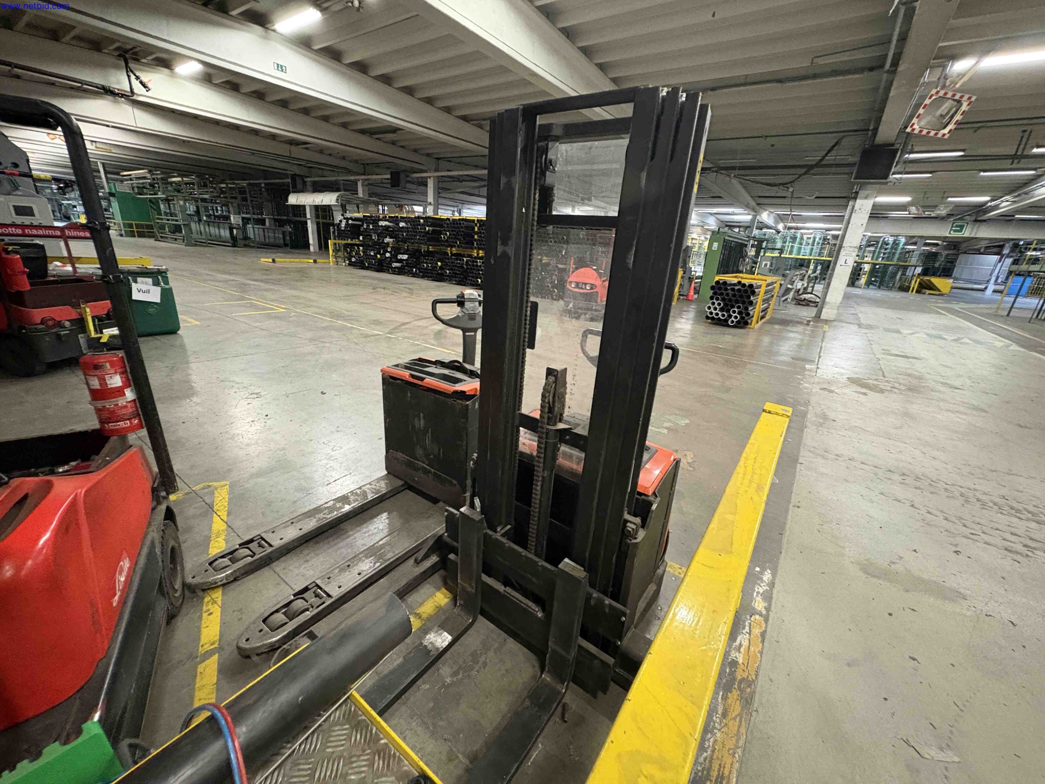 2 Battery-electric pallet stacker trucks BT Staxio; Levio LWE200 – foto 6 – kavel bij NetBid, Sint Baafs Vijve