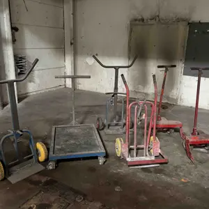 6 Skladové vozíky pro manipulaci s materiálem
