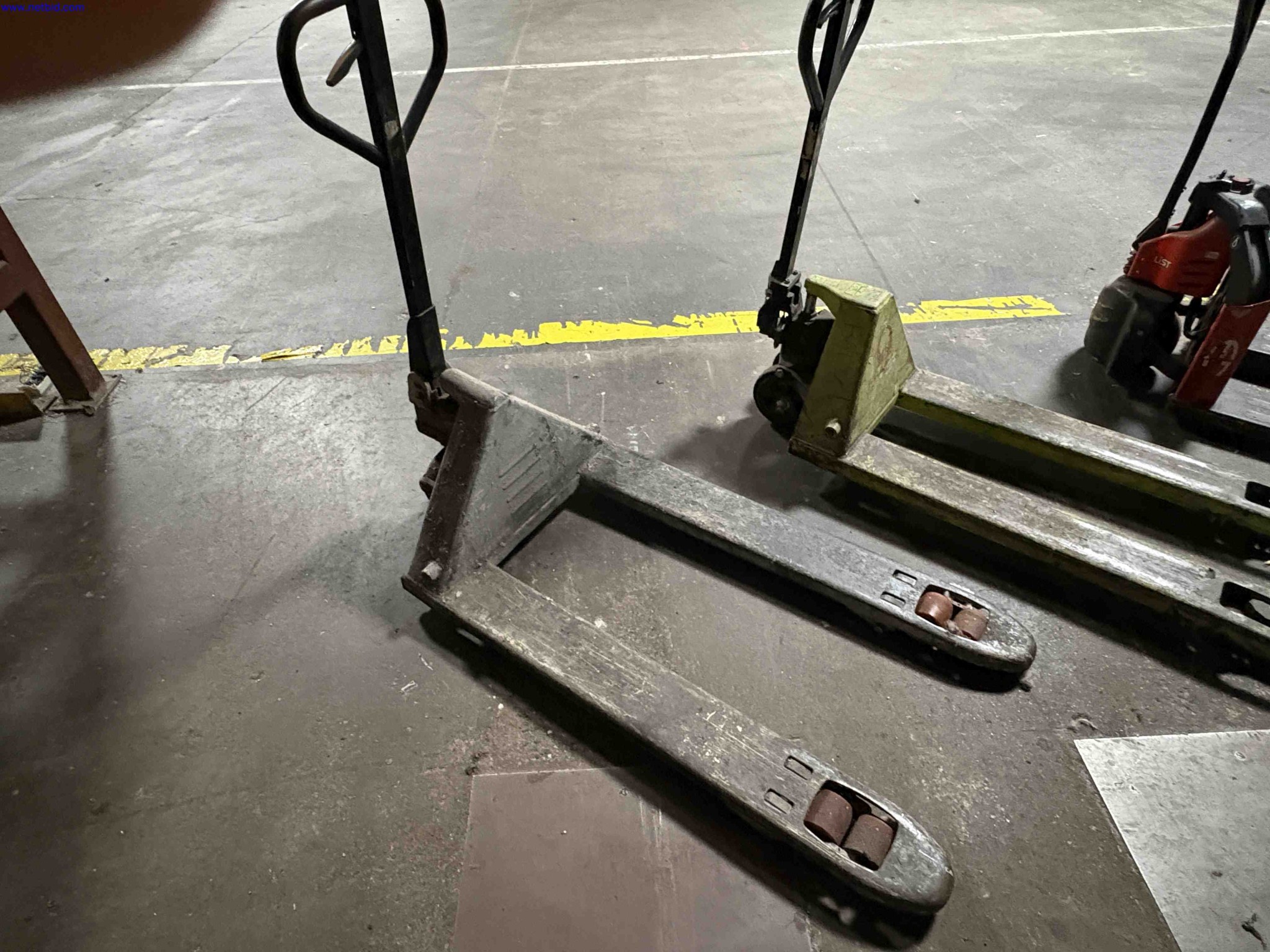 3 Pallet trucks Crown – foto 12 – kavel bij NetBid, Sint Baafs Vijve