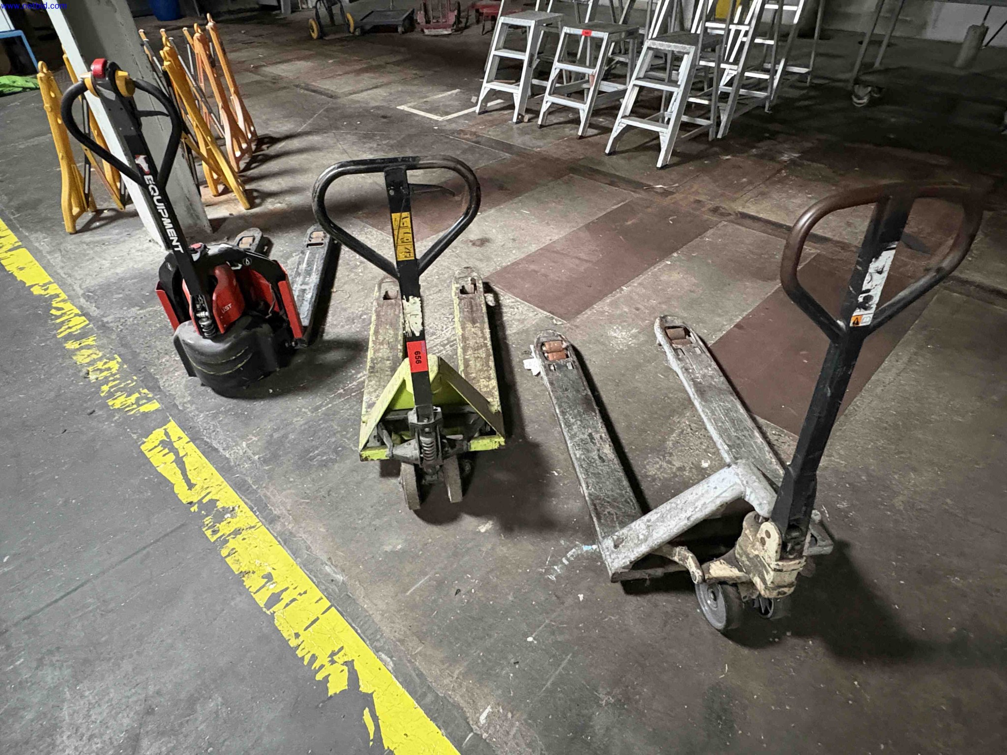 3 Pallet trucks Crown – foto 2 – kavel bij NetBid, Sint Baafs Vijve