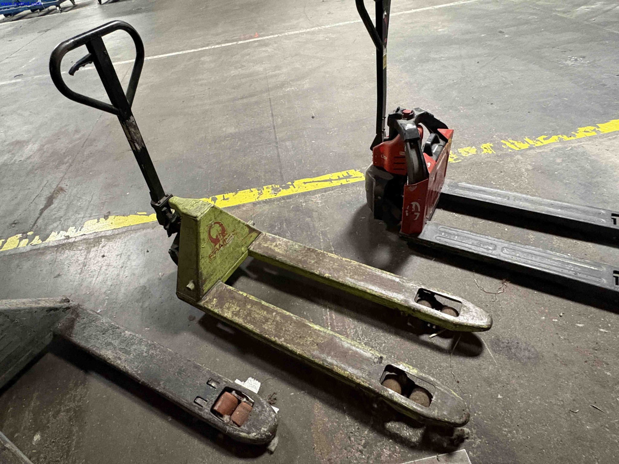 3 Pallet trucks Crown – foto 8 – kavel bij NetBid, Sint Baafs Vijve
