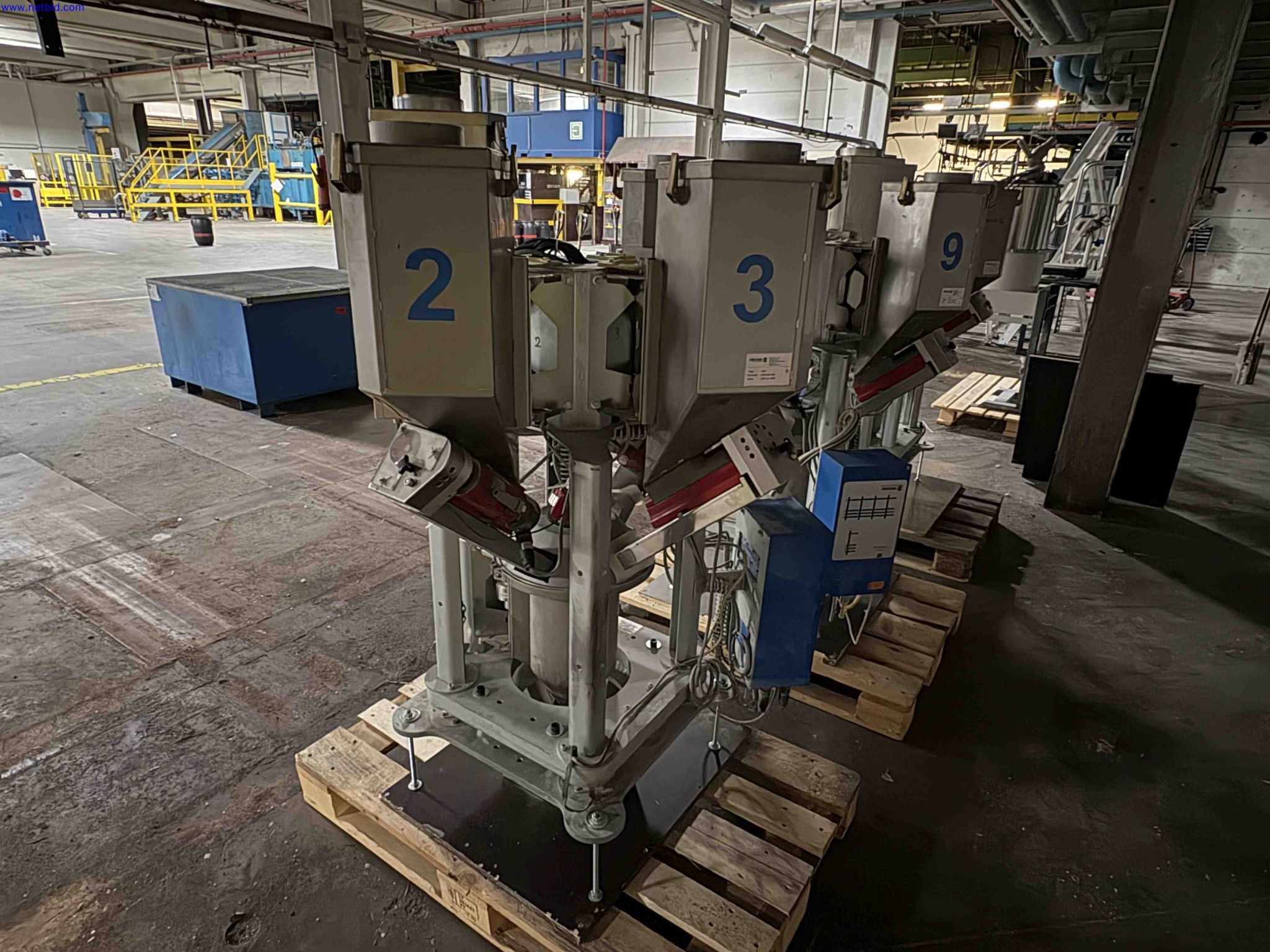 3 Gravimetric dosing and mixing systems Colortronic M20/M25 modules – foto 23 – kavel bij NetBid, Sint Baafs Vijve