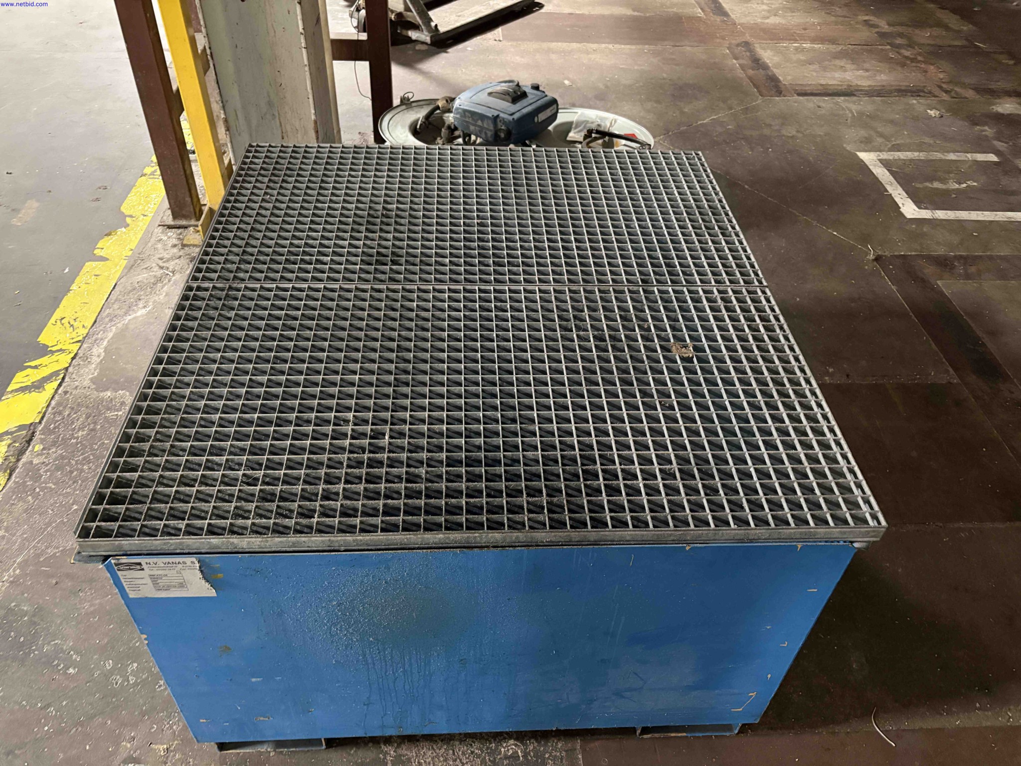 IBC bunded spill-containment pallet Vanas WSP-KTC-OS – foto 5 – kavel bij NetBid, Sint Baafs Vijve