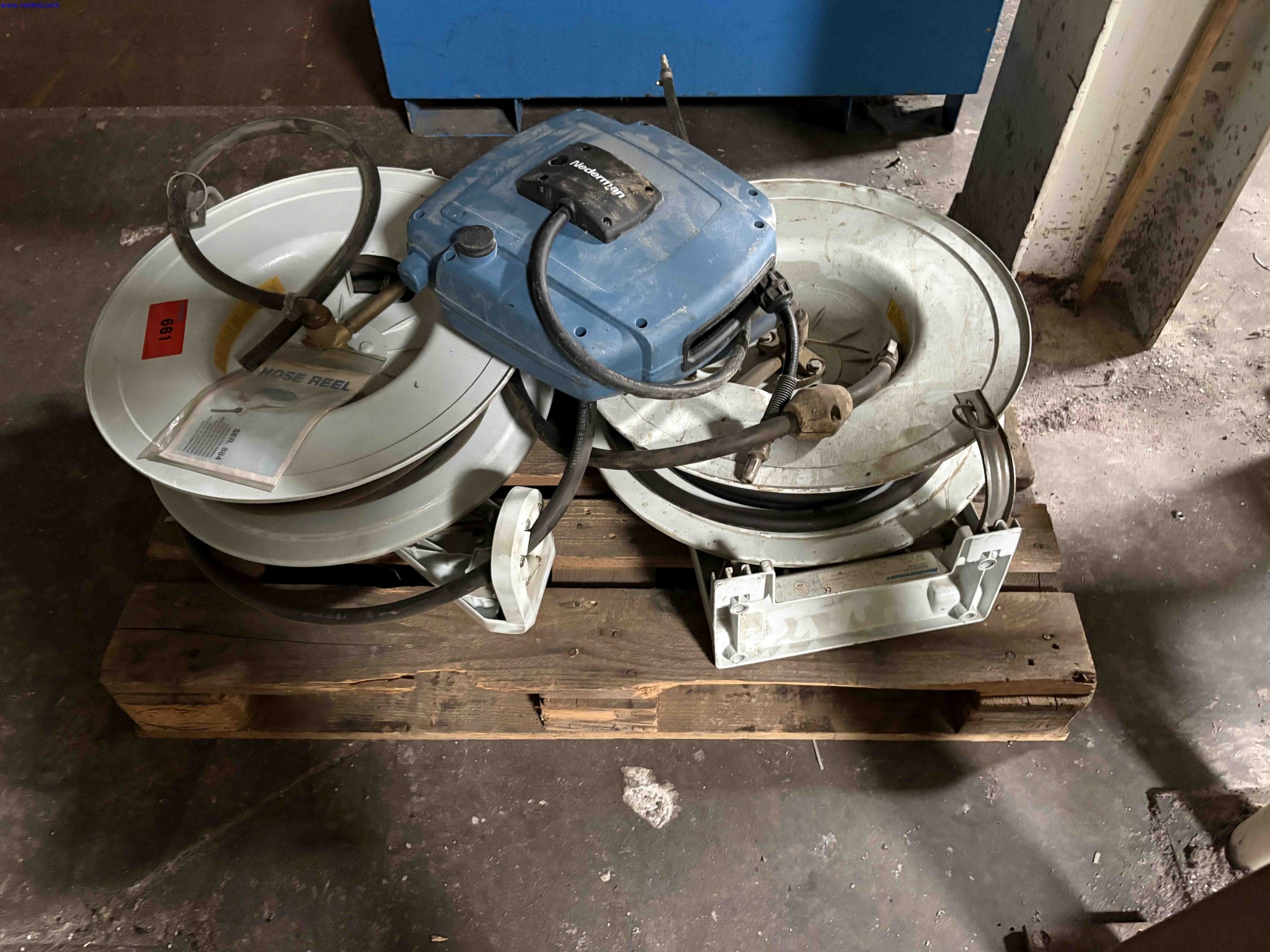 3 Compressed-air hose reels Nederman – foto 5 – kavel bij NetBid, Sint Baafs Vijve