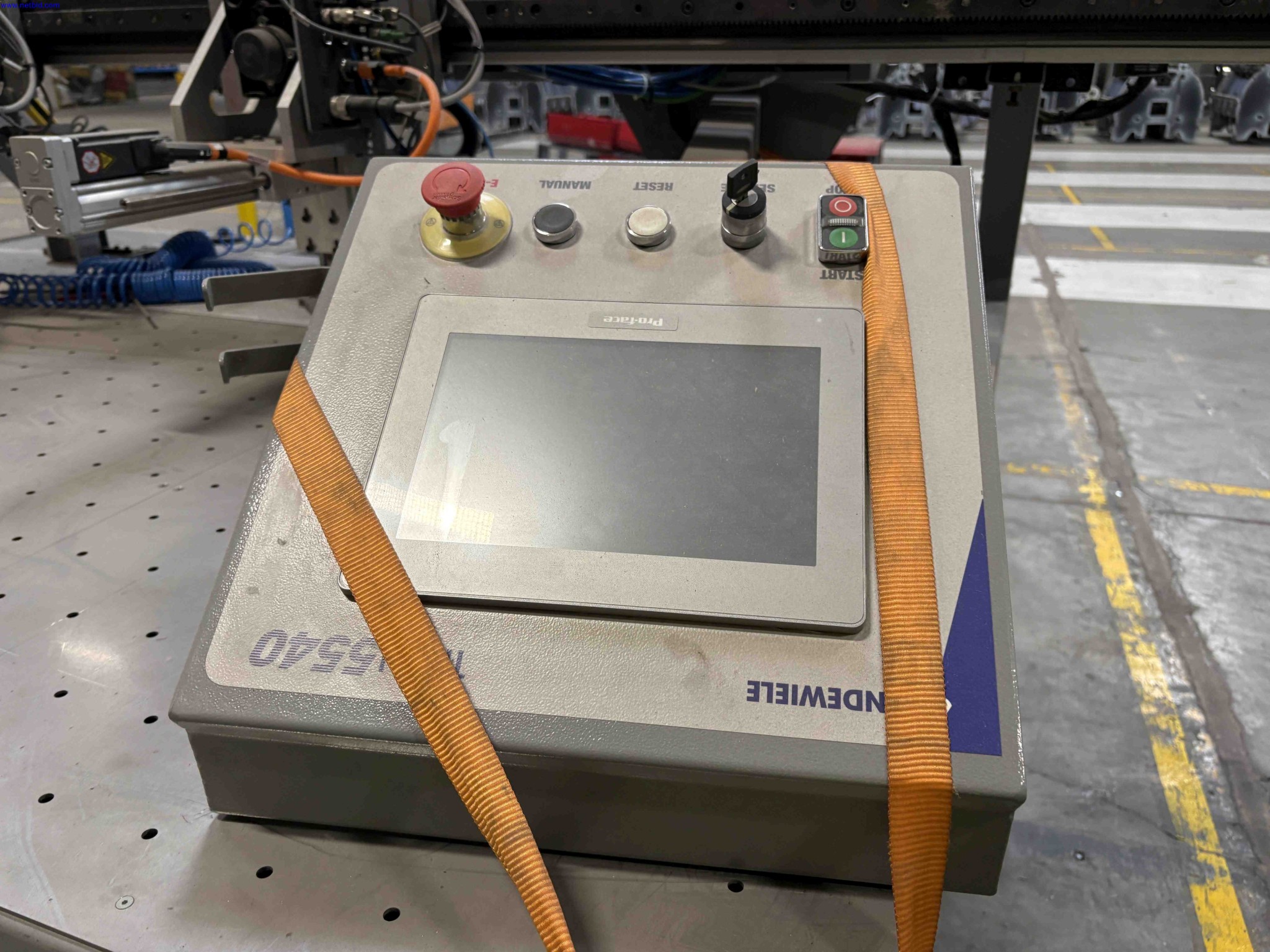 Carpet overedging sewing system Van de Wiele TITAN 5540 – foto 11 – kavel bij NetBid, Sint Baafs Vijve