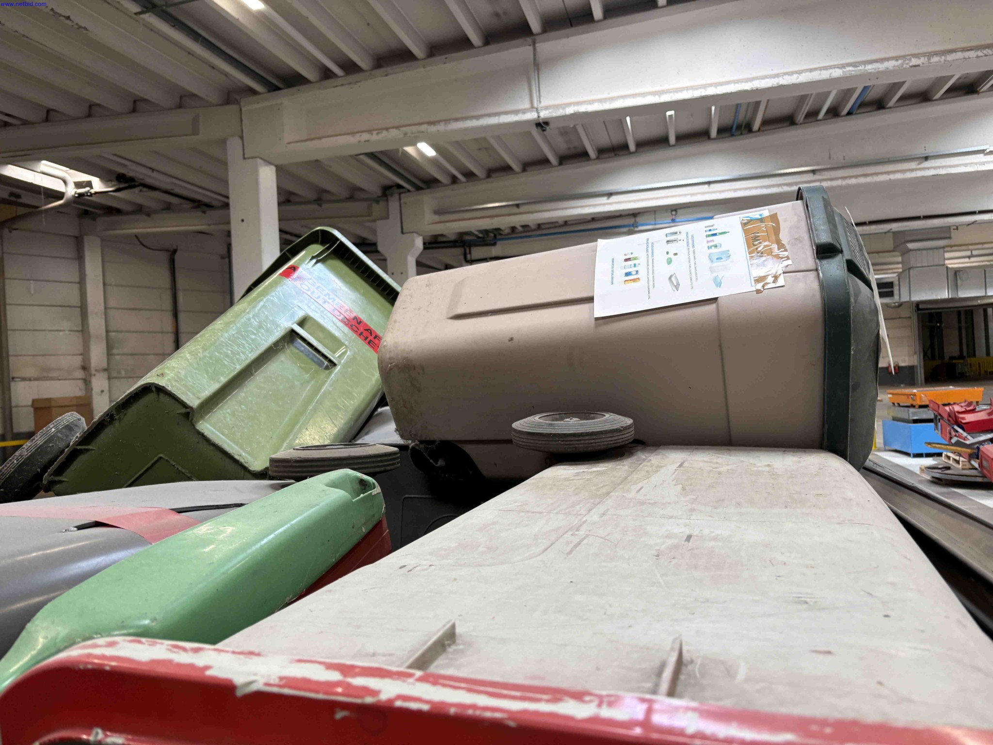 20 Wheelie bins – foto 2 – kavel bij NetBid, Sint Baafs Vijve