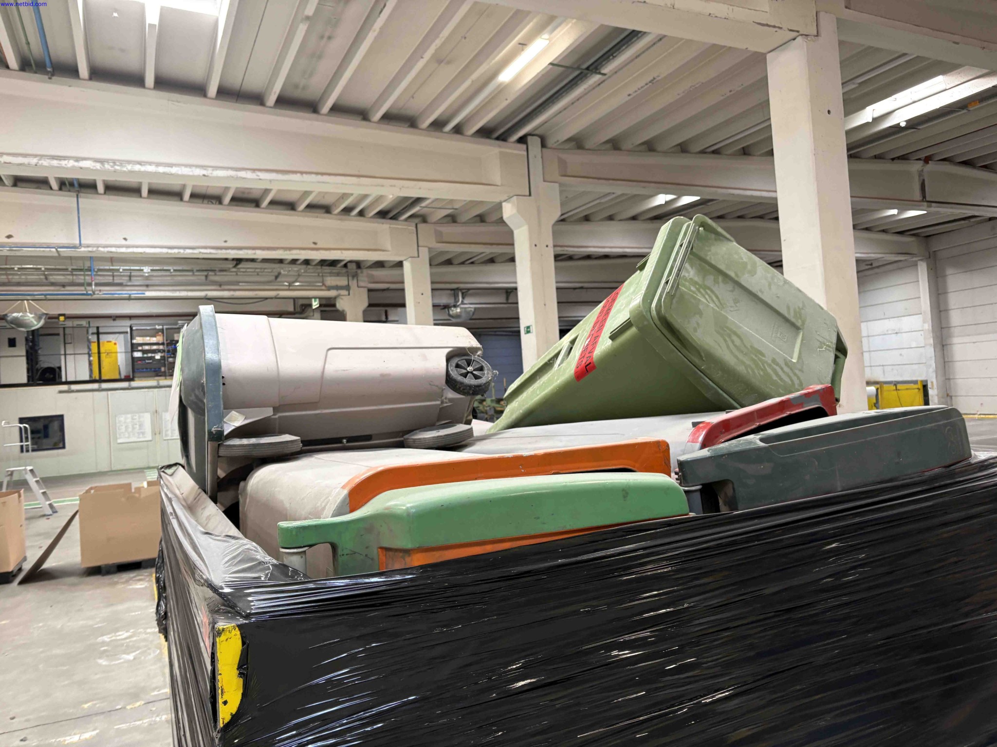 20 Wheelie bins – foto 3 – kavel bij NetBid, Sint Baafs Vijve
