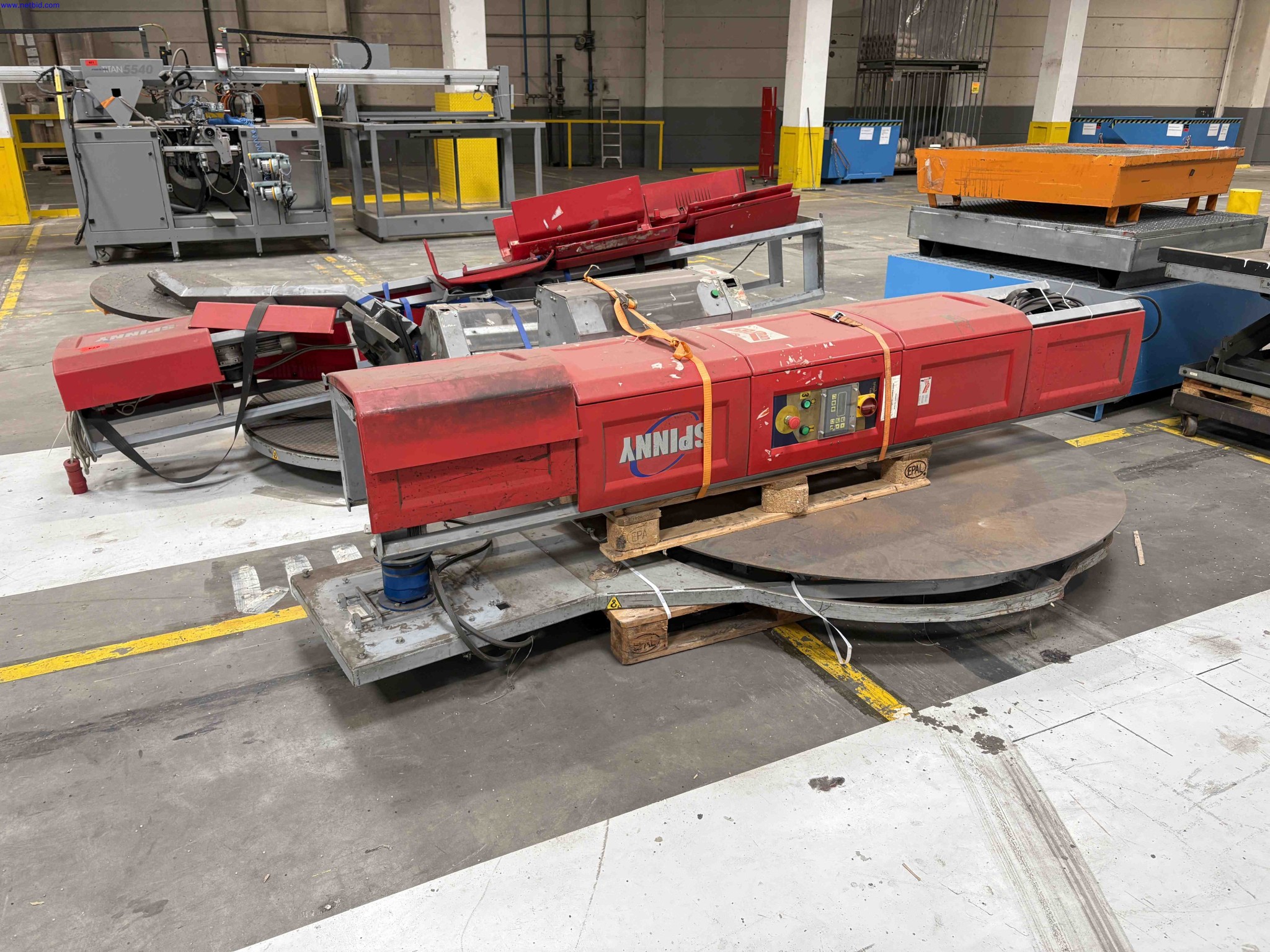 2 Semi-automatic pallet stretch-wrapping machines Coeman Spinny S300 – foto 2 – kavel bij NetBid, Sint Baafs Vijve
