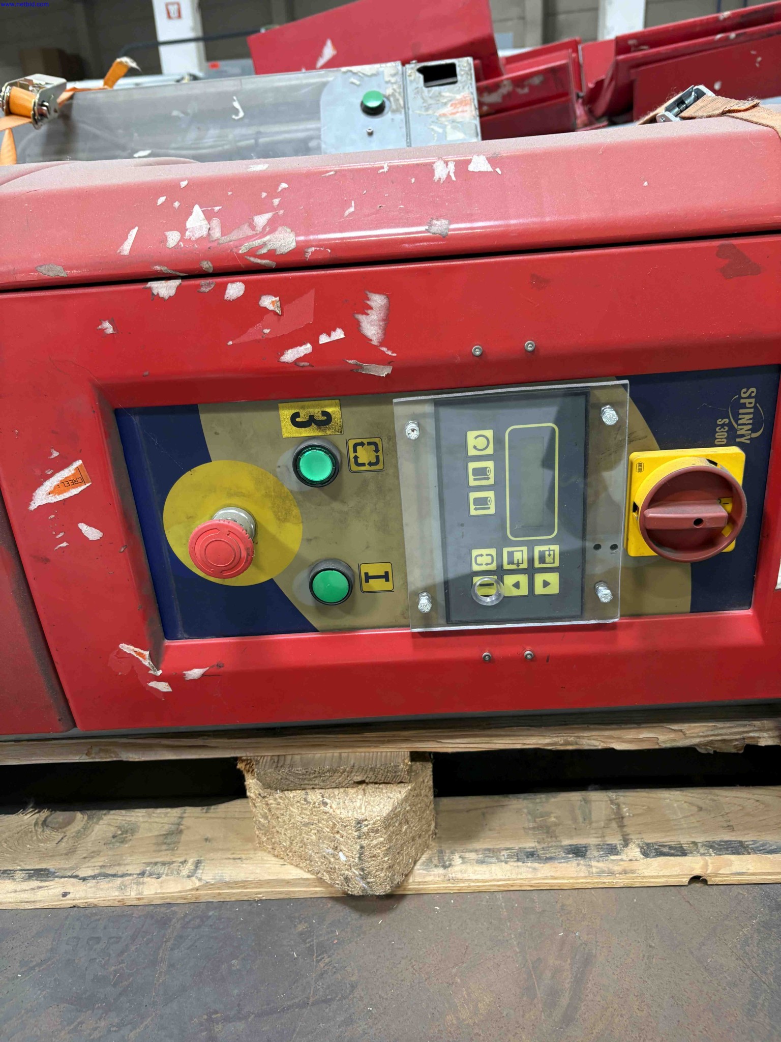 2 Semi-automatic pallet stretch-wrapping machines Coeman Spinny S300 – foto 3 – kavel bij NetBid, Sint Baafs Vijve