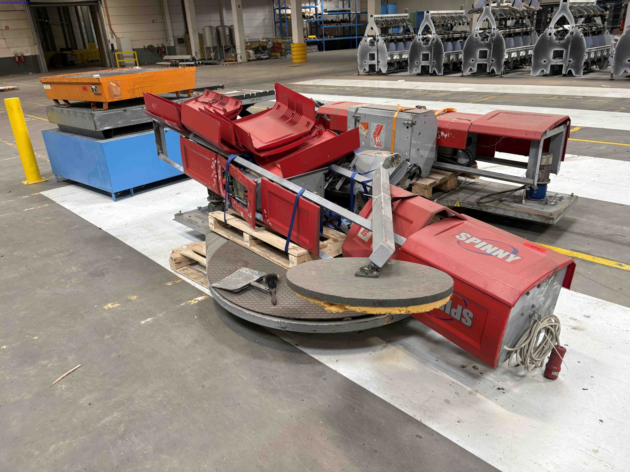 2 Semi-automatic pallet stretch-wrapping machines Coeman Spinny S300 – foto 7 – kavel bij NetBid, Sint Baafs Vijve