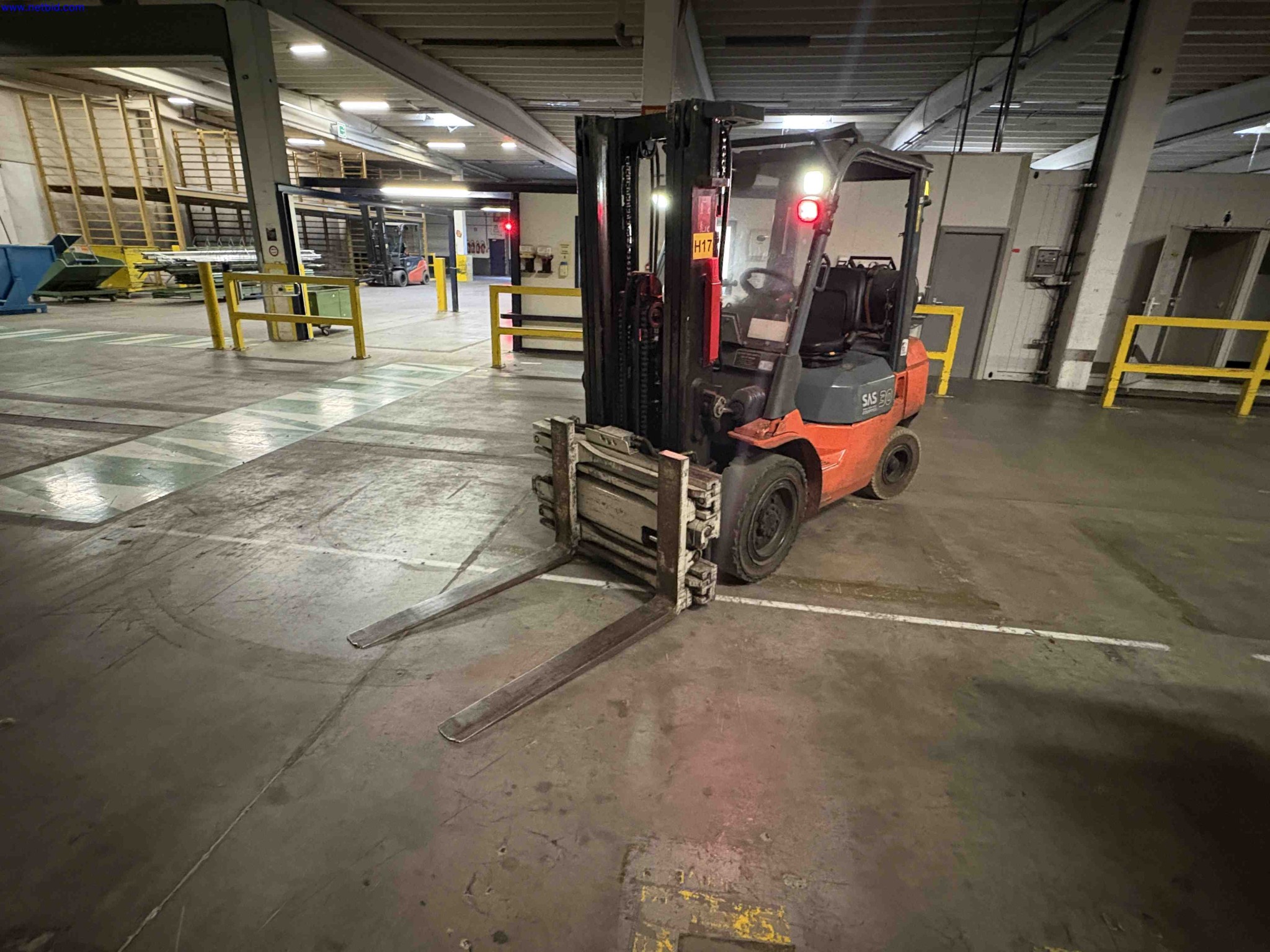 LPG counterbalance forklift truck Toyota 02-7FGF30 – foto 2 – kavel bij NetBid, Sint Baafs Vijve