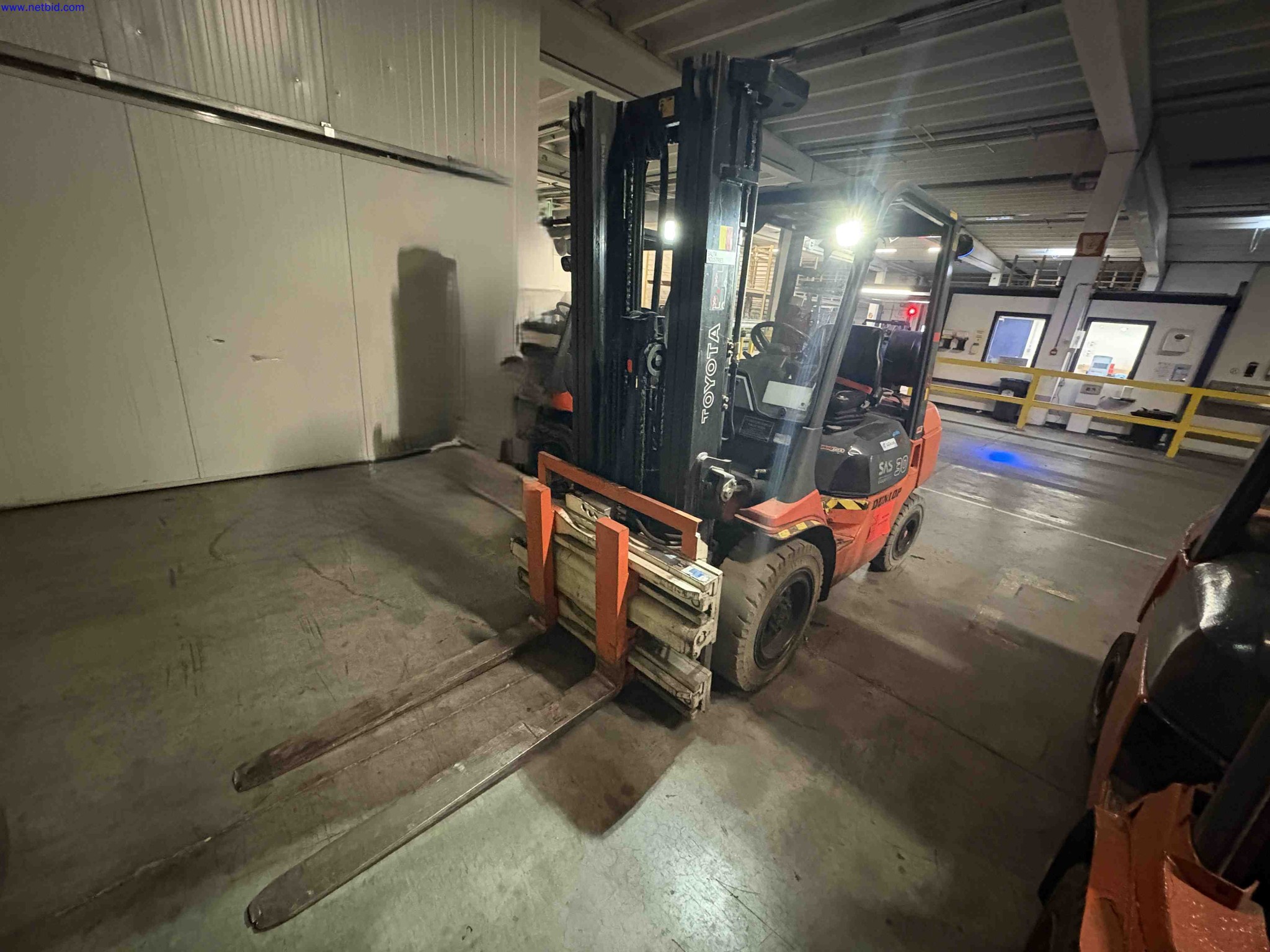 LPG counterbalance forklift truck Toyota 02-7FGF30 – foto 2 – kavel bij NetBid, Sint Baafs Vijve