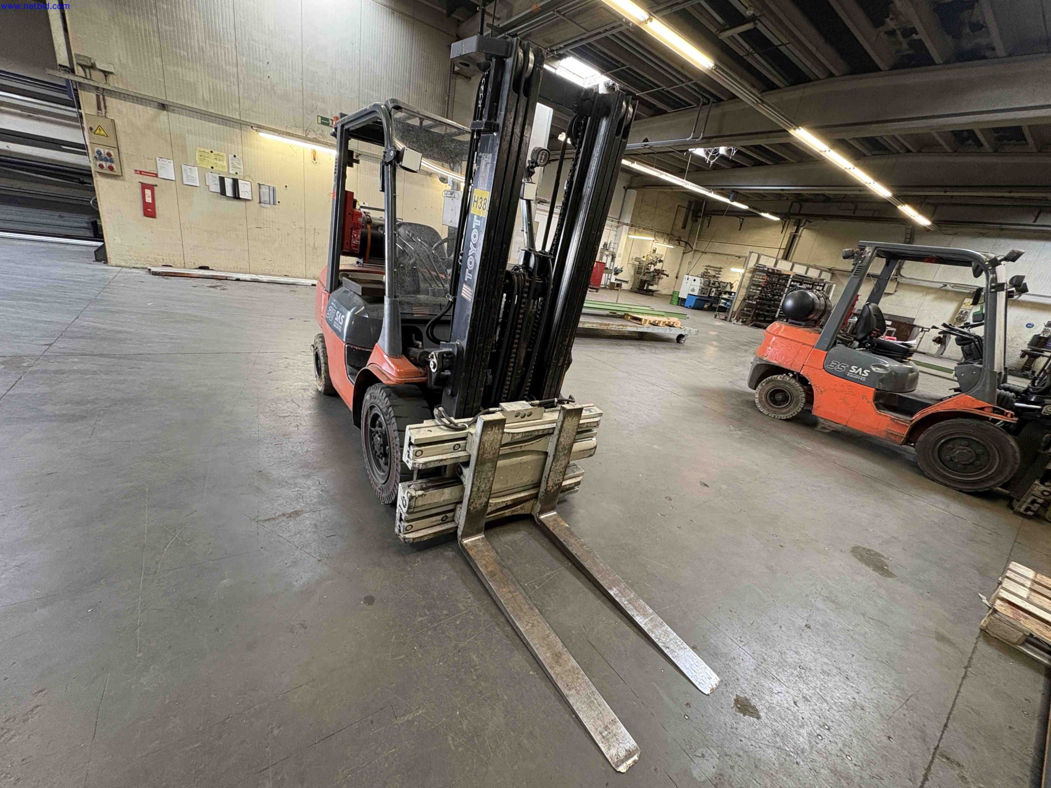 LPG counterbalance forklift truck Toyota 02-7FGF30 – foto 2 – kavel bij NetBid, Sint Baafs Vijve