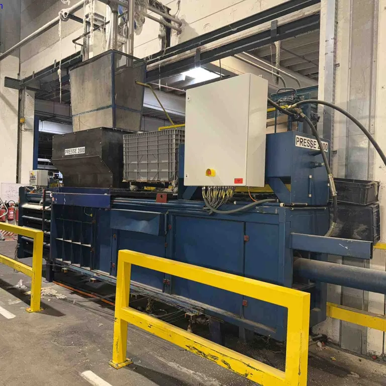 Horizontal hydraulic bale press PIFEROEN