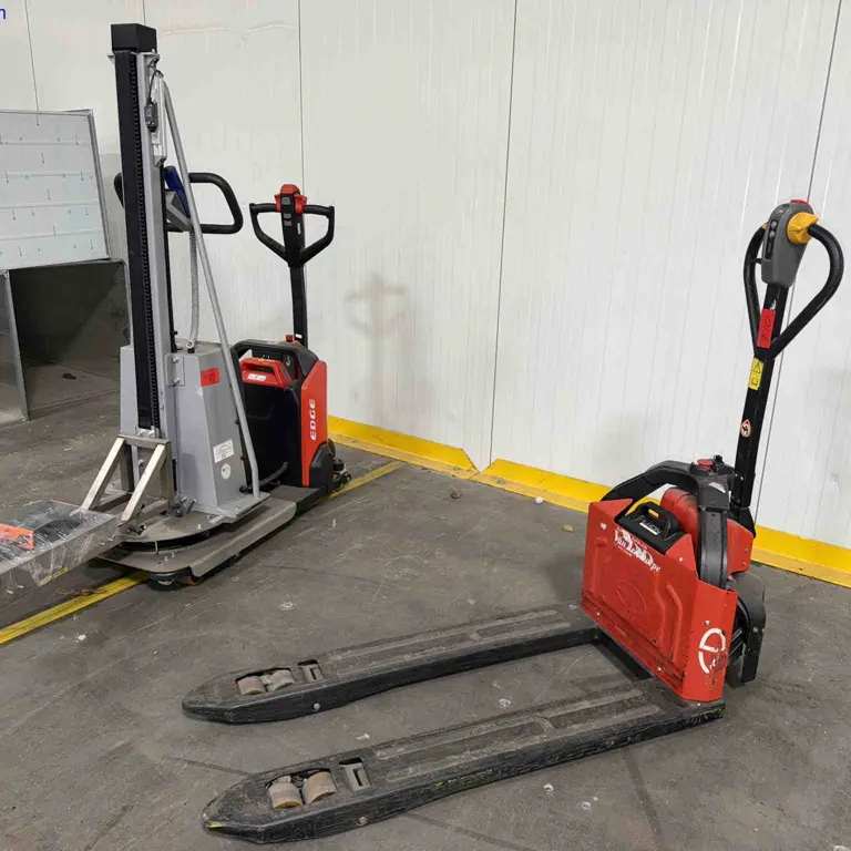 2 Electric pallet truck EP Equipment EL20