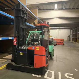 Elektrický vysokozdvižný vozík s výsuvným ramenem Toyota BT RREQ250